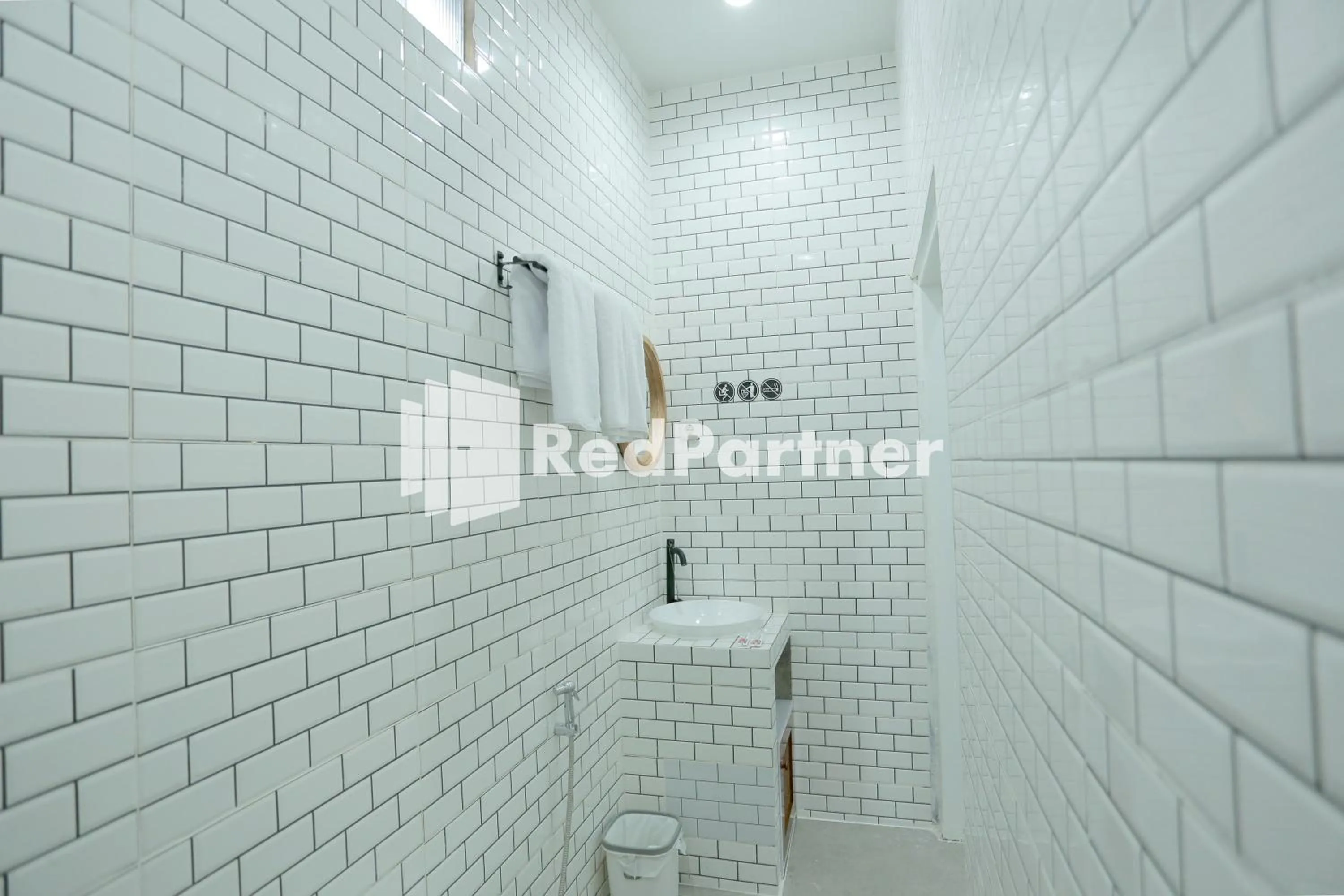 Bathroom in Pringgading Surf Camp Bengkulu Mitra RedDoorz