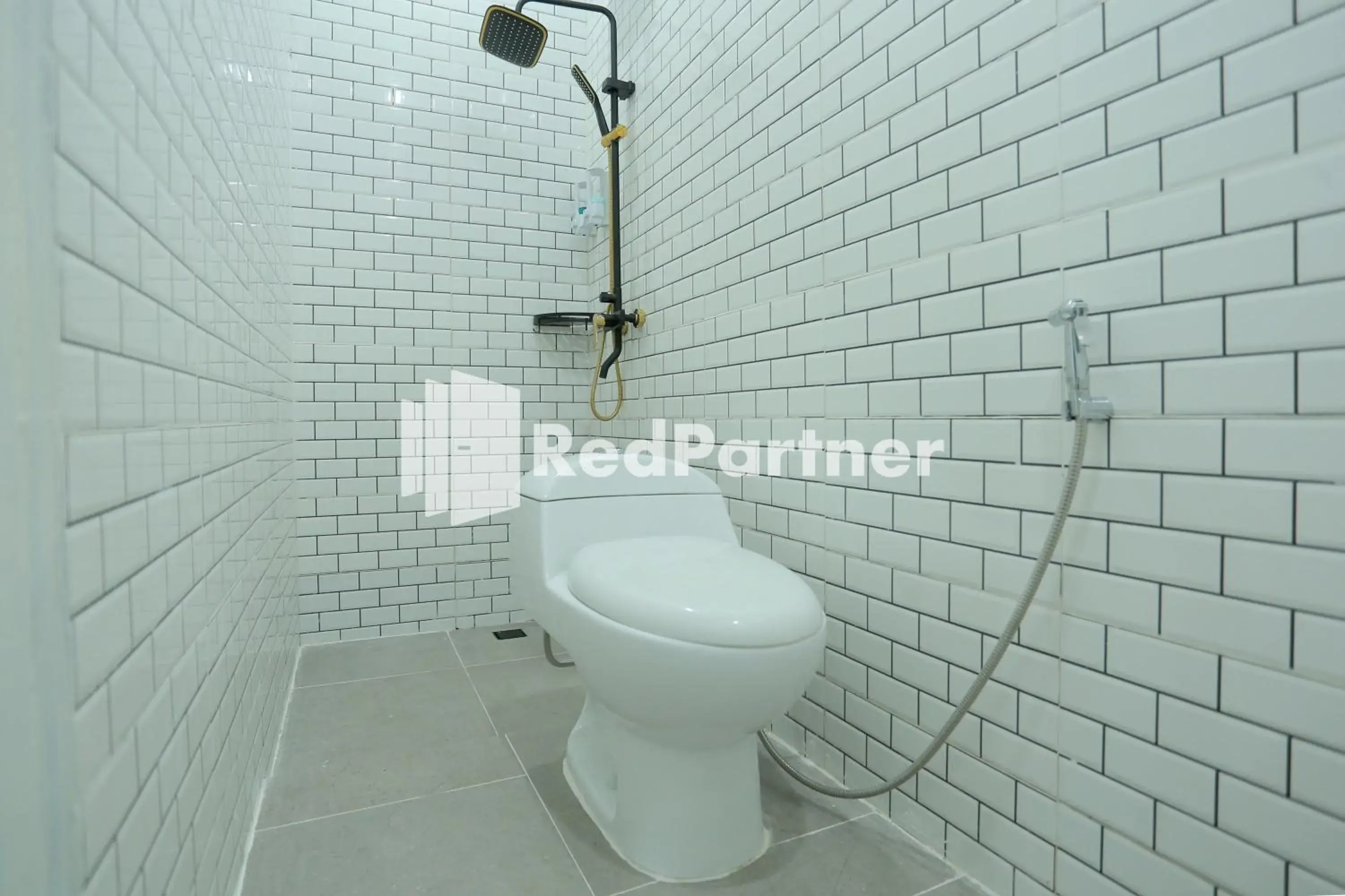 Bathroom in Pringgading Surf Camp Bengkulu Mitra RedDoorz Bathroom in Pringgading Surf Camp Bengkulu Mitra RedDoorz