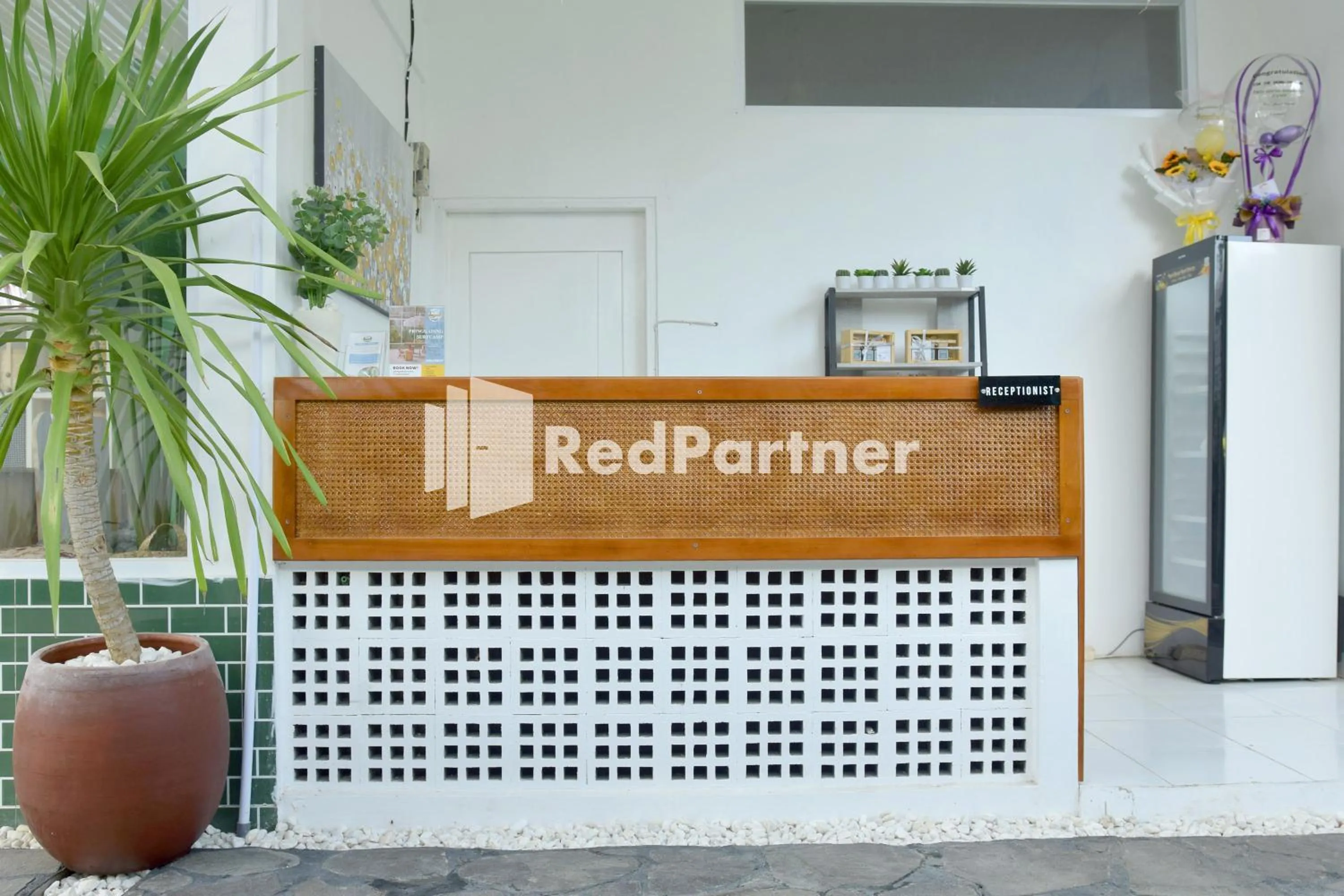 Lobby or reception in Pringgading Surf Camp Bengkulu Mitra RedDoorz