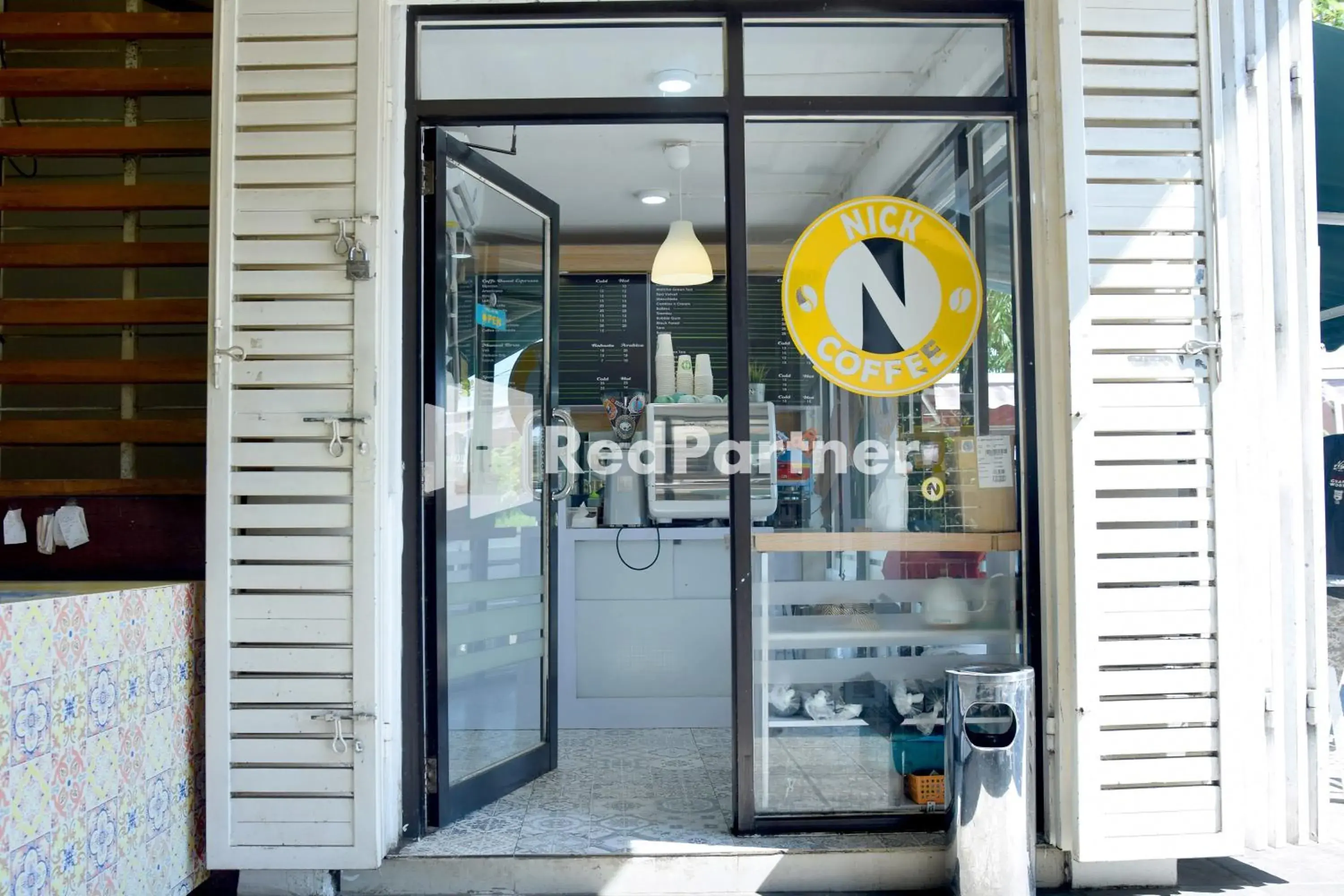 Restaurant/places to eat in Pringgading Surf Camp Bengkulu Mitra RedDoorz Restaurant/places to eat in Pringgading Surf Camp Bengkulu Mitra RedDoorz