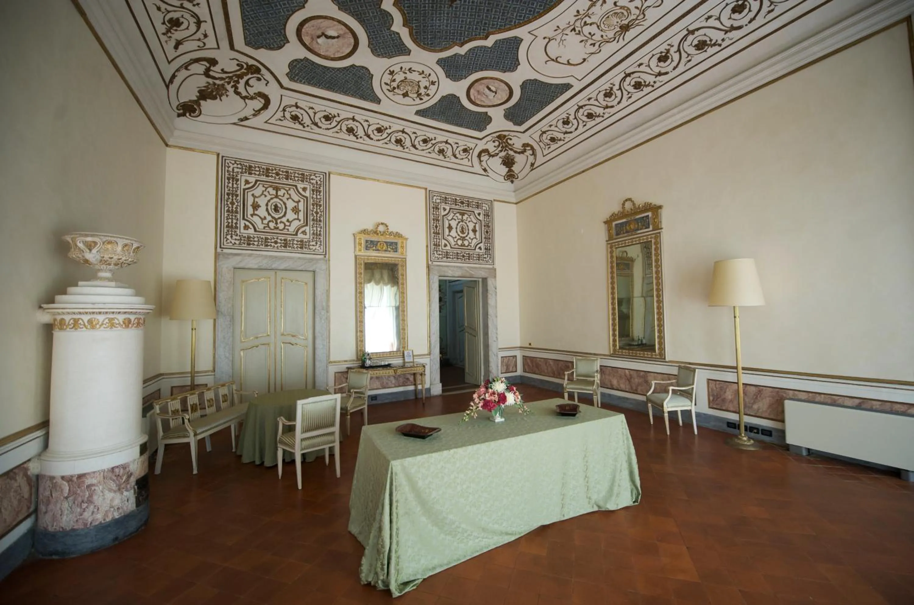 Decorative detail in Palazzo Tucci Residenza d'epoca