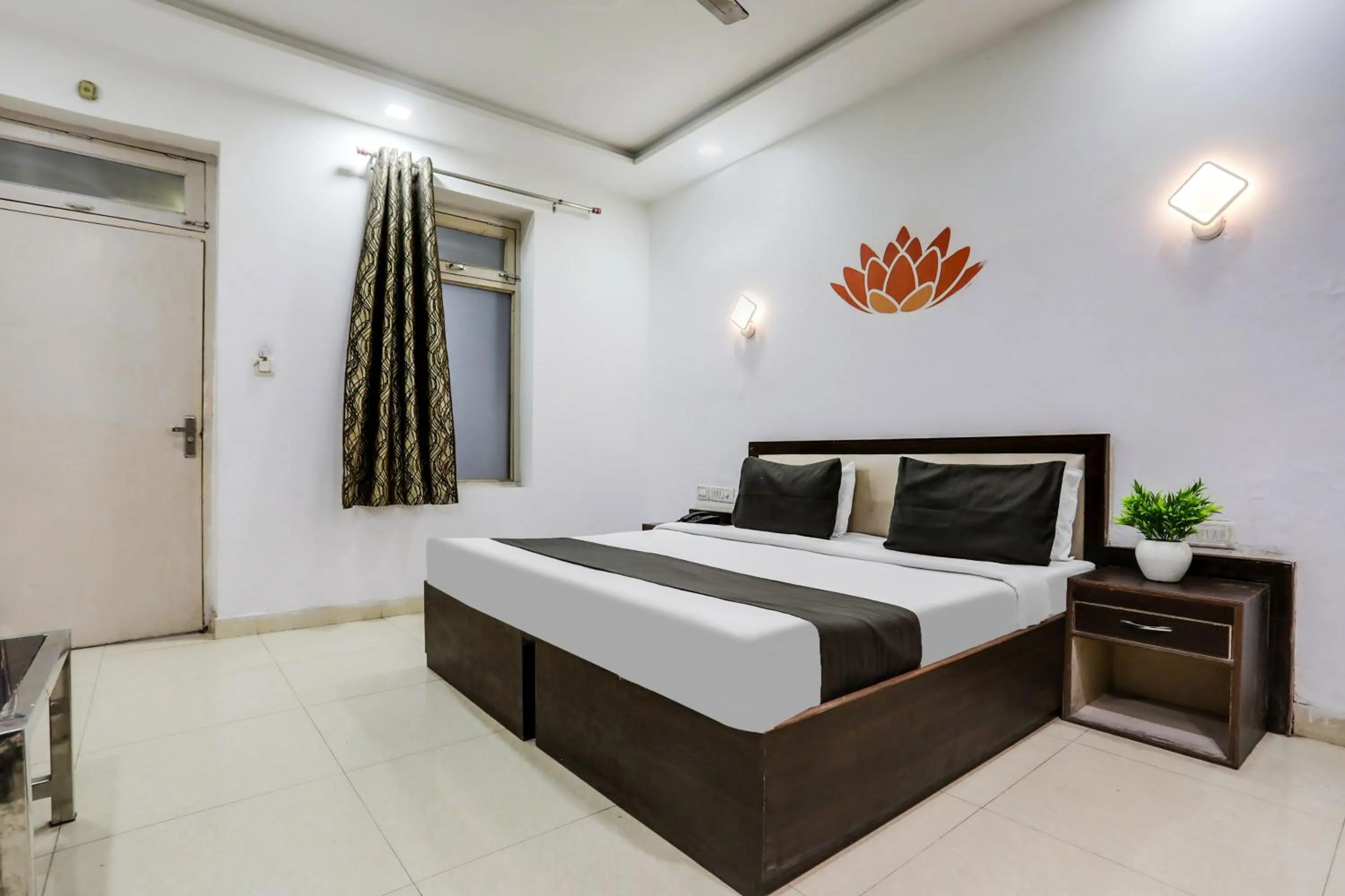 Bedroom, Bed in Super Hotel O Tajganj Near Taj Mahal West Gate