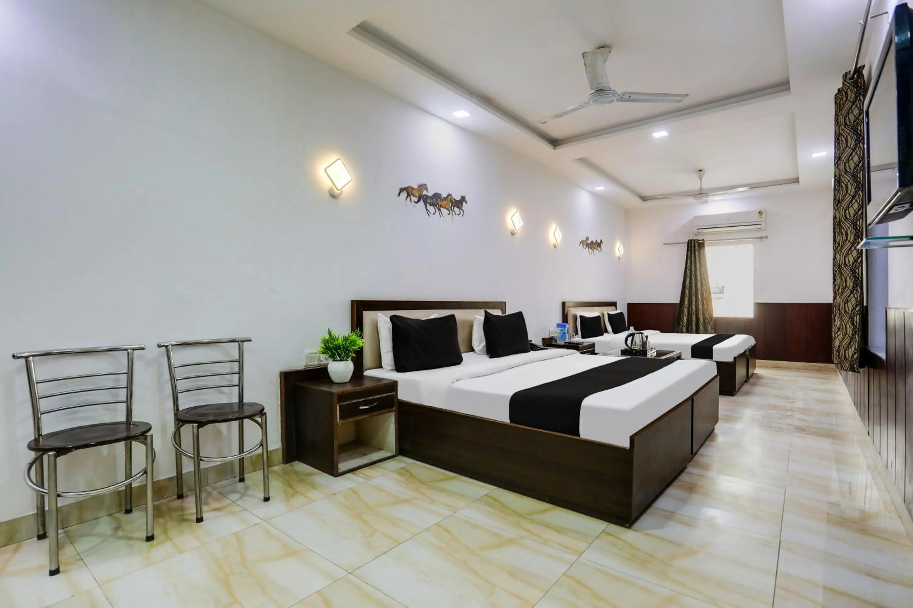 Bedroom, Bed in Super Hotel O Tajganj Near Taj Mahal West Gate