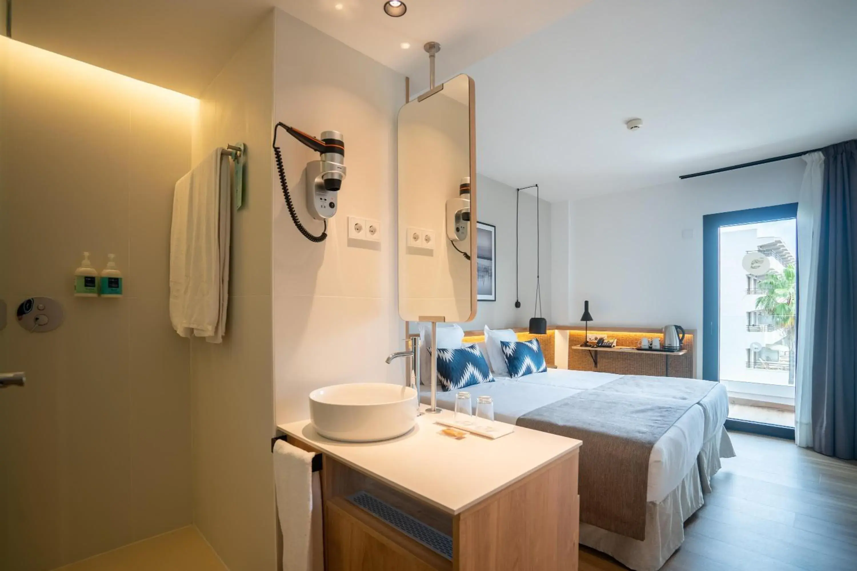 Shower, Bed in THB Bamboo Alcudia - Adults Only Shower, Bed in THB Bamboo Alcudia - Adults Only