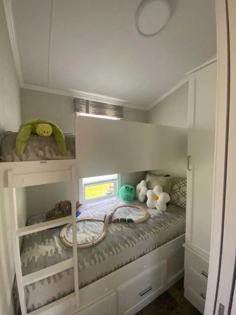 bunk bed, Bed in Vine Ridge Resort - Cottages