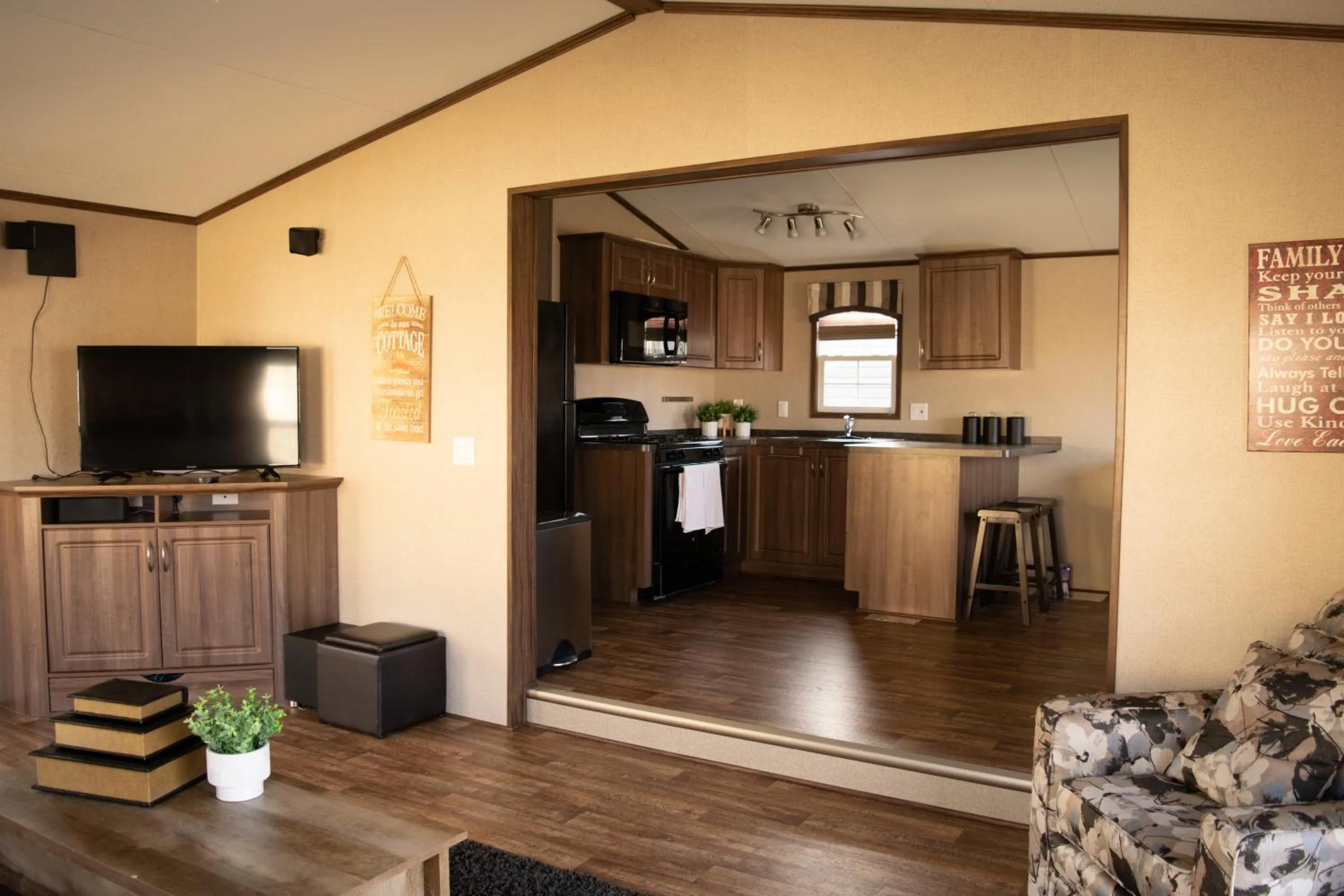 Living room in Vine Ridge Resort - Cottages