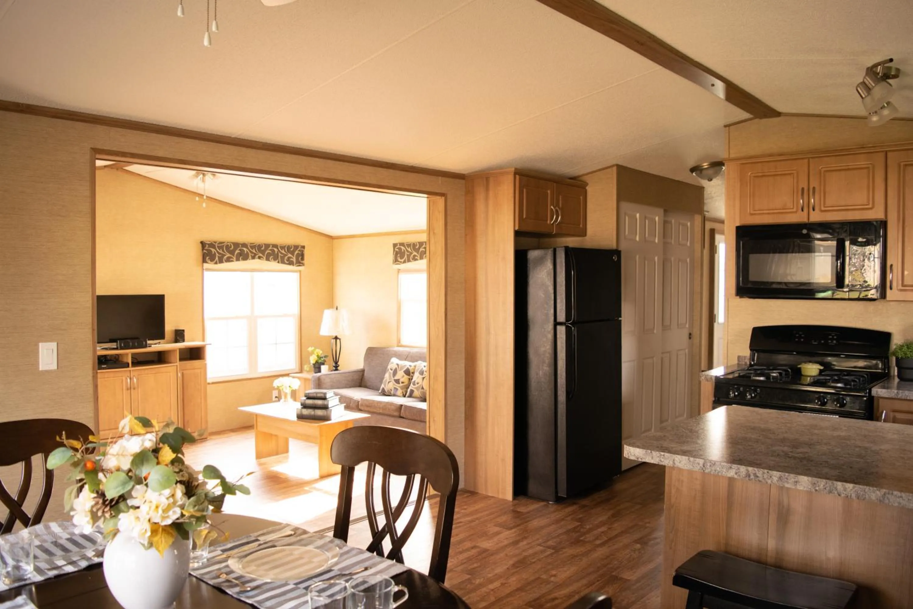 Dining area in Vine Ridge Resort - Cottages
