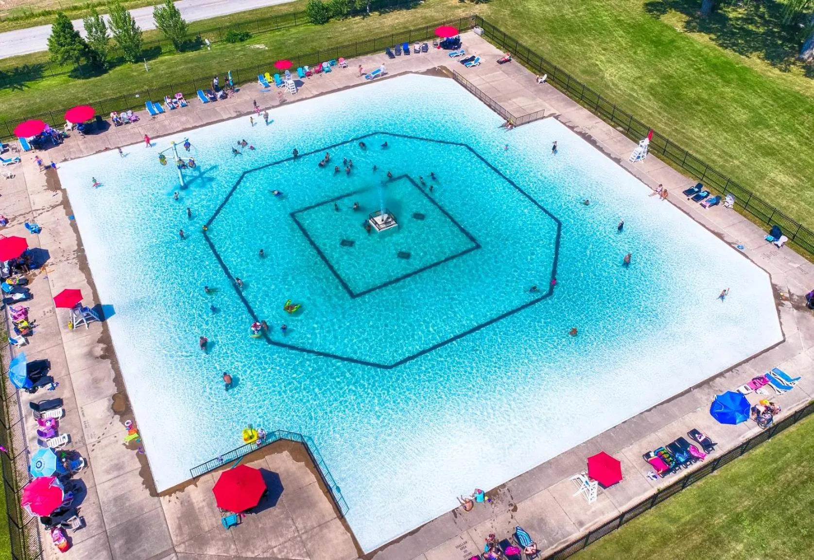 Swimming pool in Vine Ridge Resort - Cottages