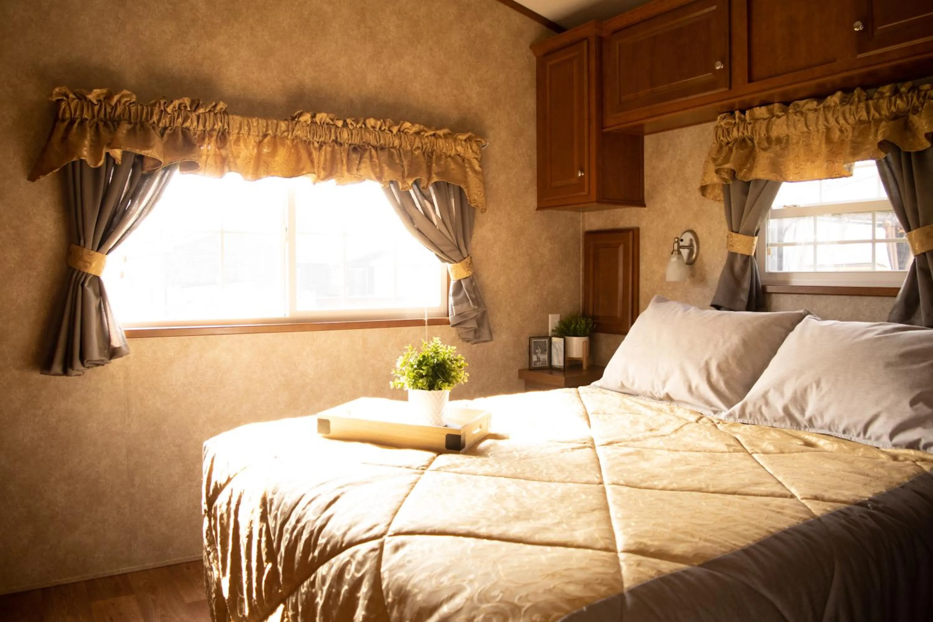 Bedroom, Bed in Vine Ridge Resort - Cottages