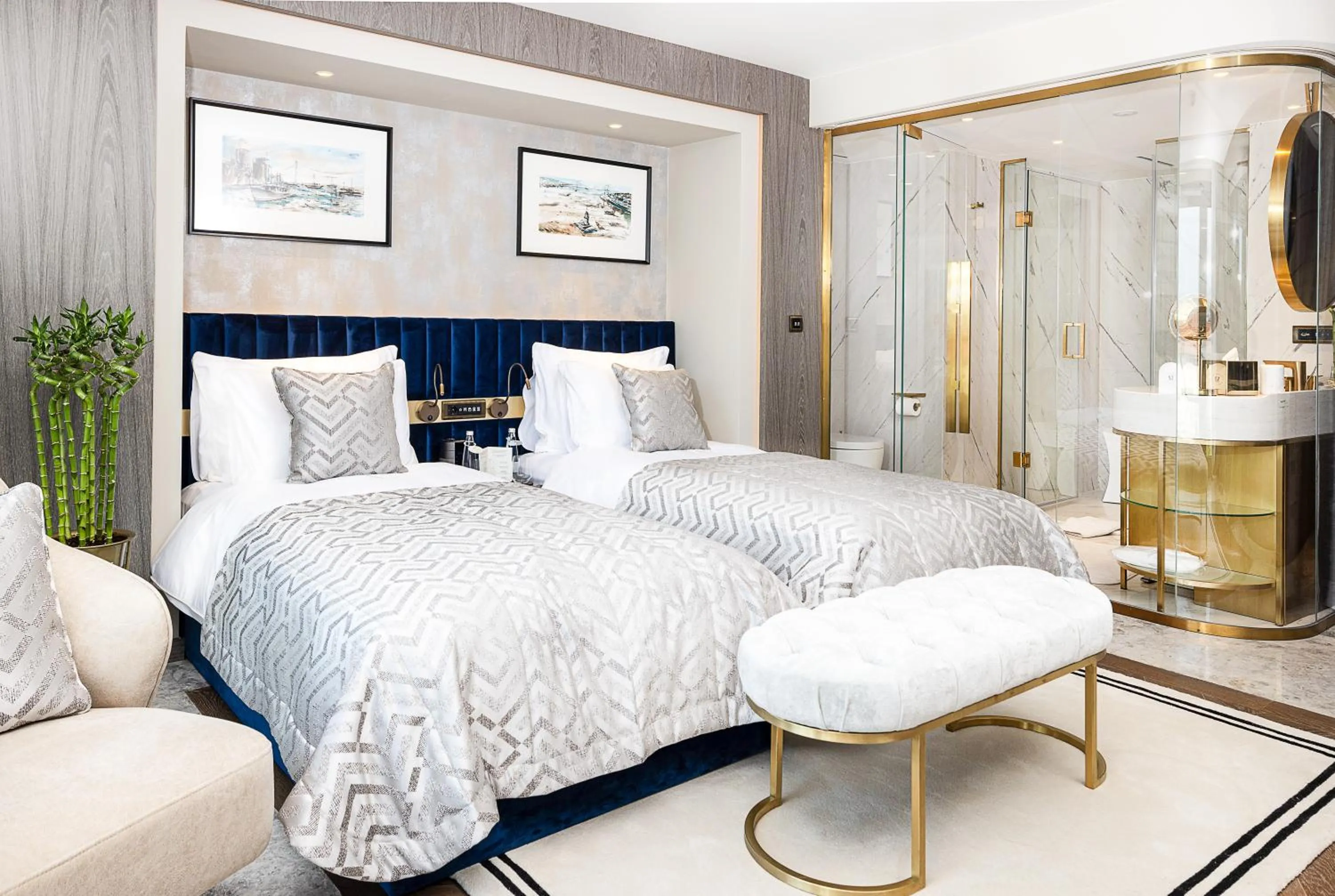 Bedroom, Bed in The Maestro Hotel