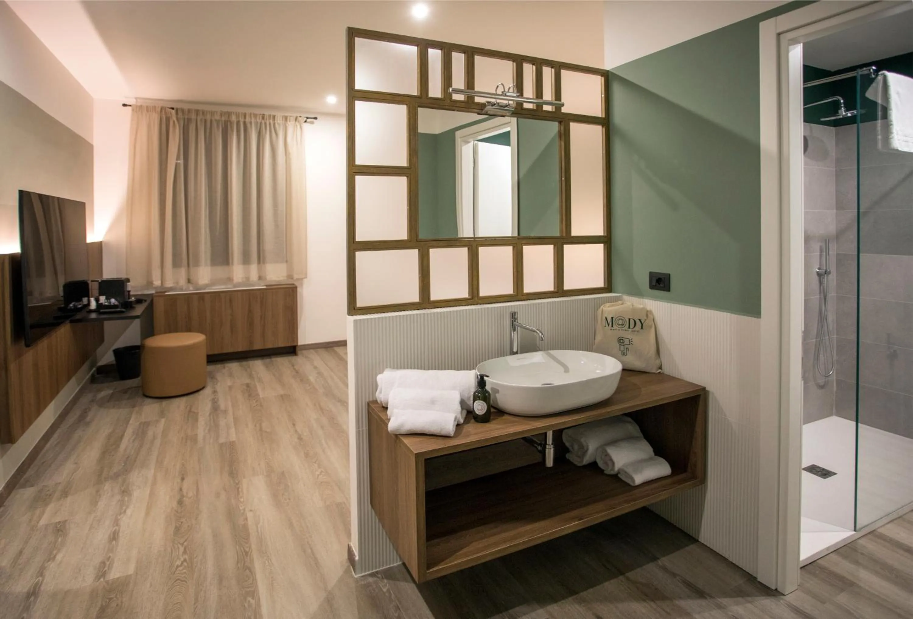 Shower in Moody smart & comfy Hotel