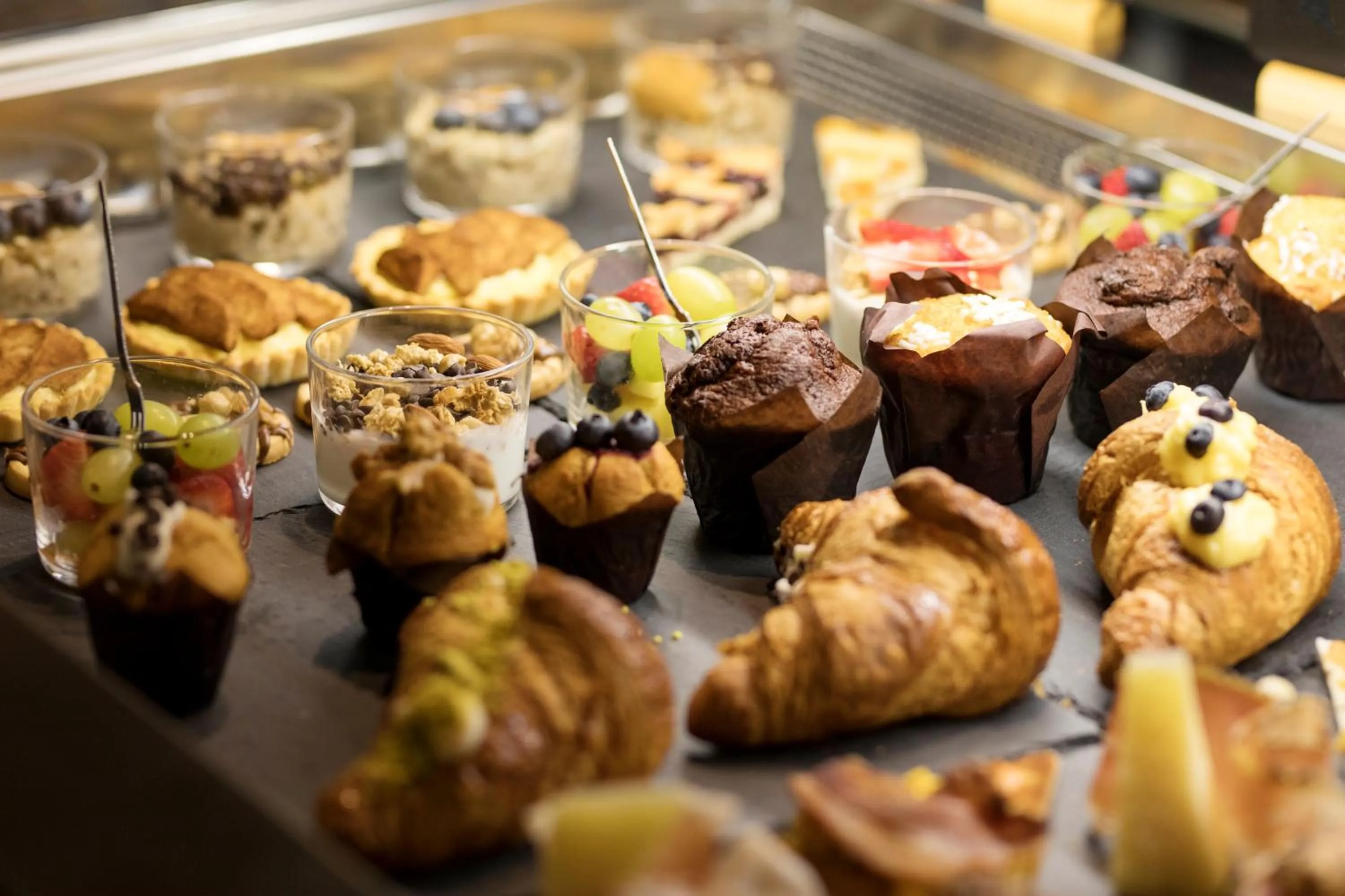 Food and drinks in Moody smart & comfy Hotel