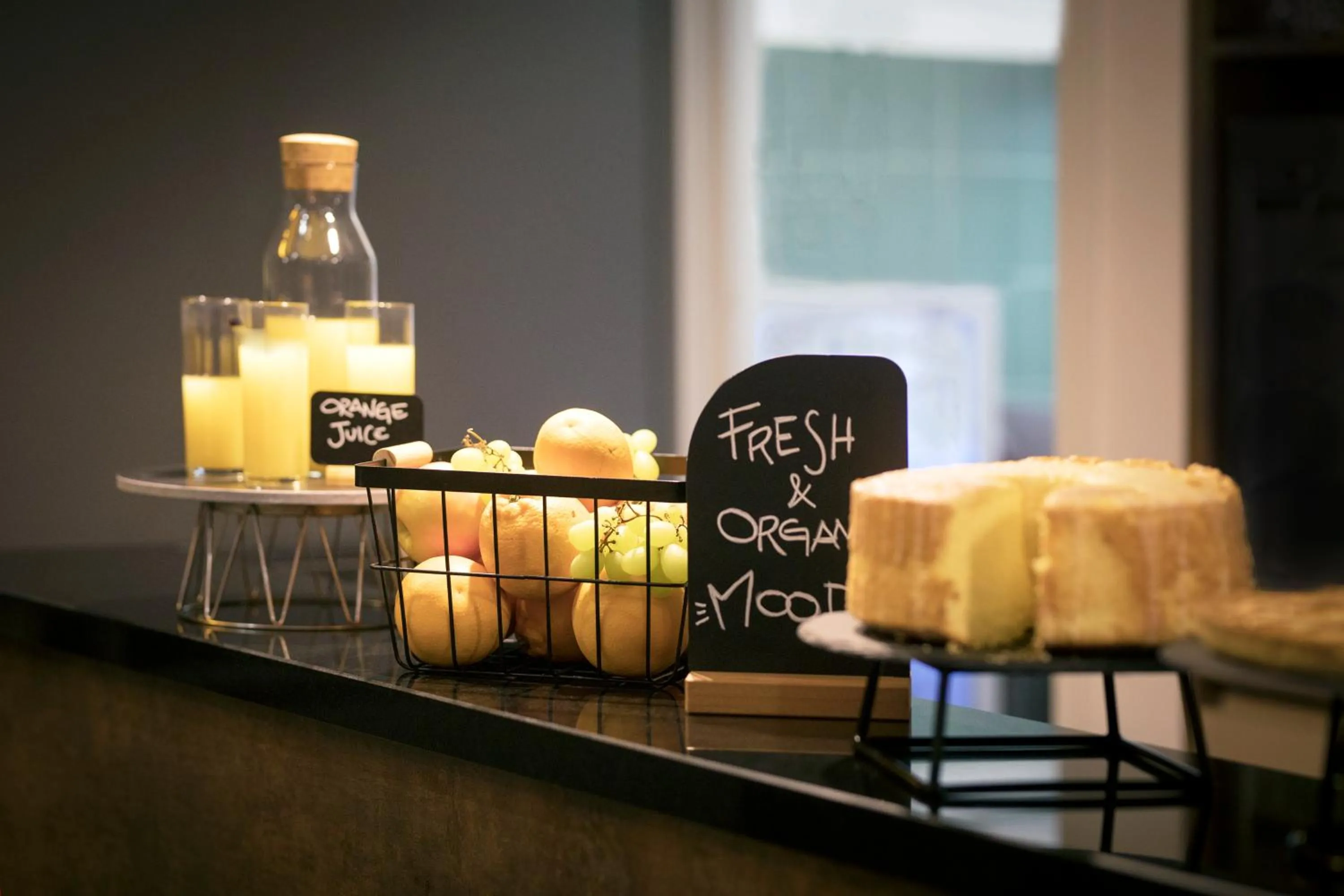 Food and drinks in Moody smart & comfy Hotel