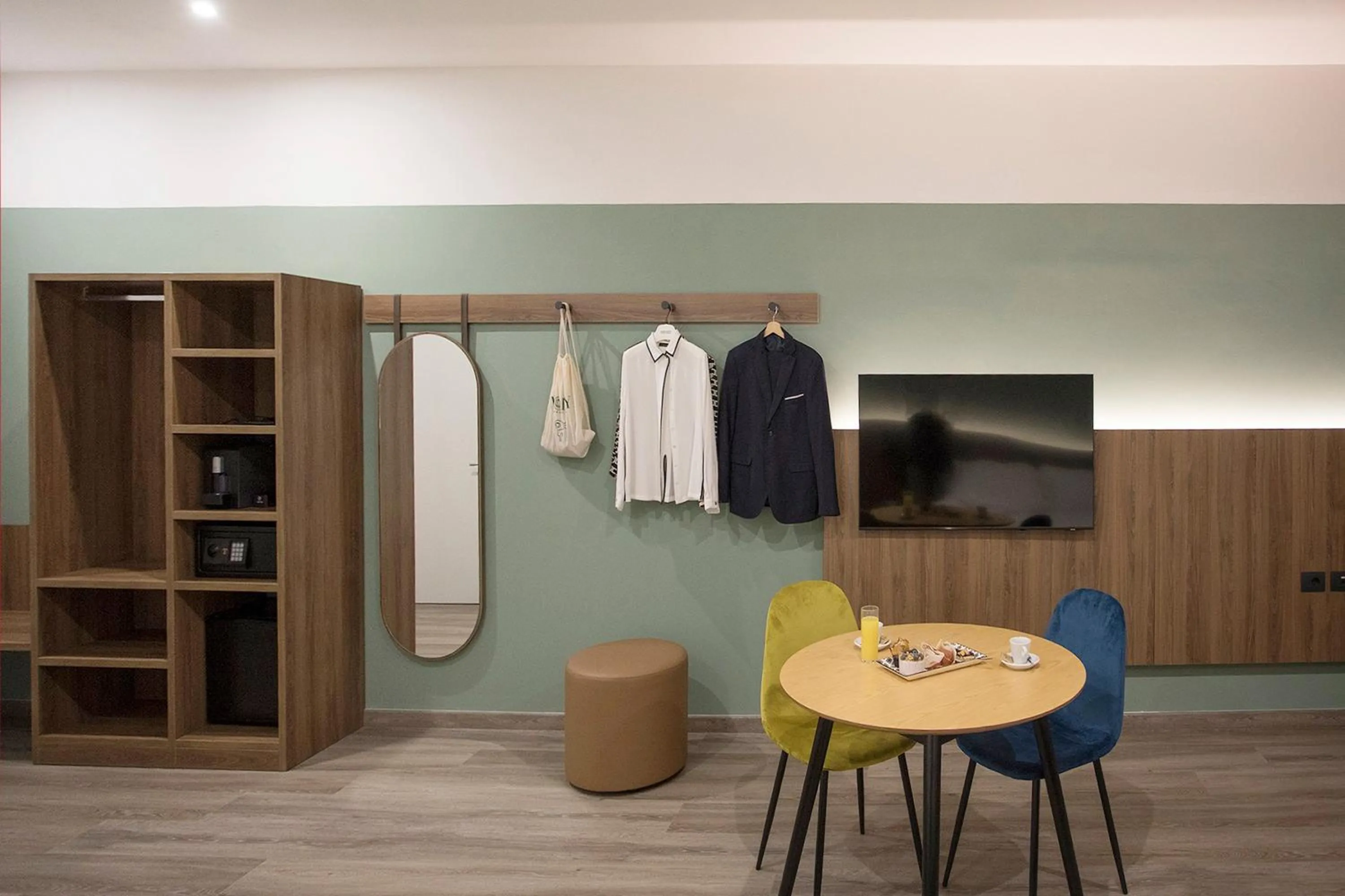 Bed in Moody smart & comfy Hotel