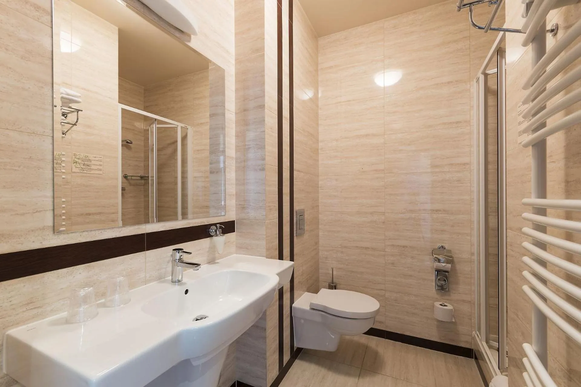 Toilet in Hotel Kudowa Manufaktura Relaksu