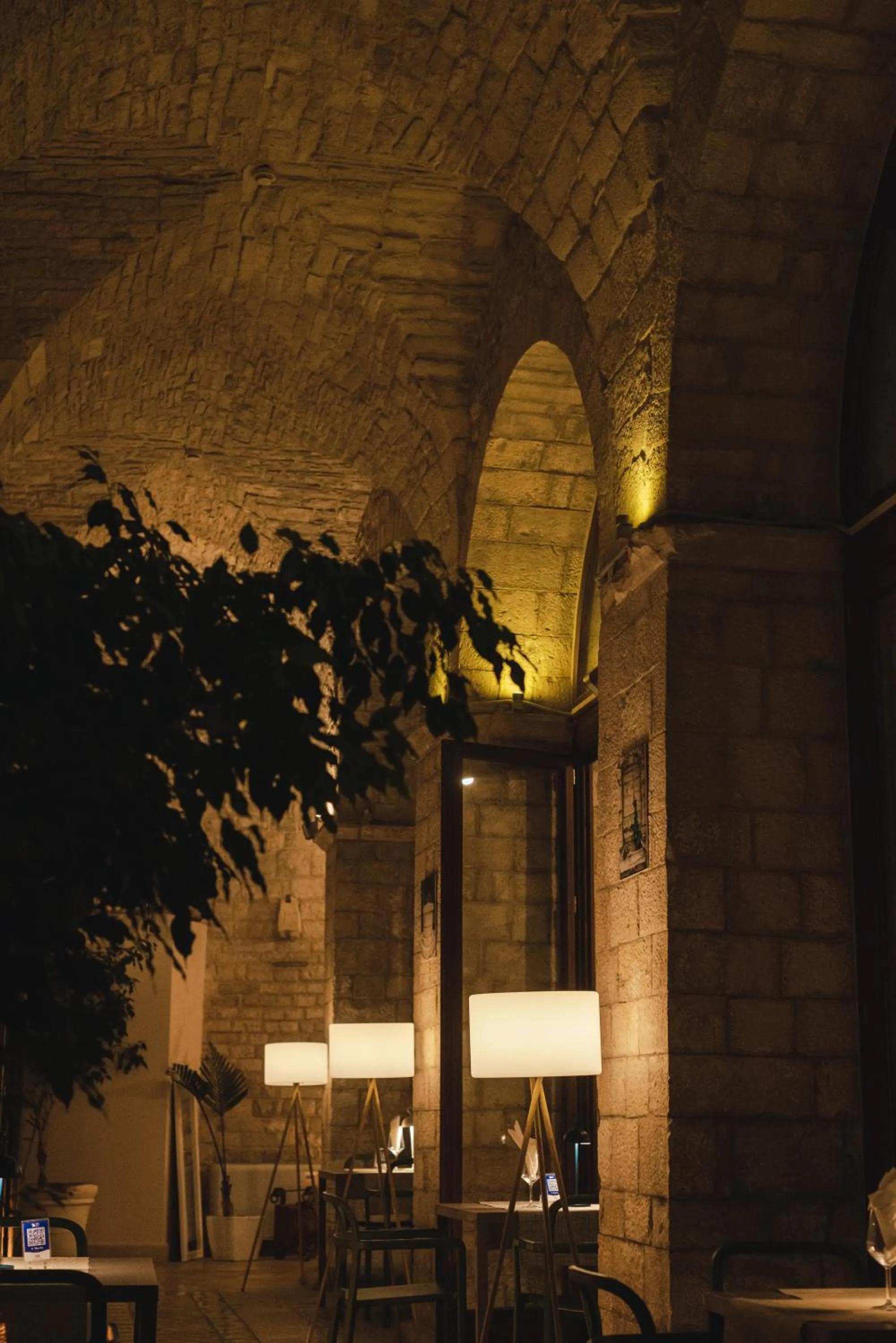 Restaurant/places to eat in S. Martin Hotel