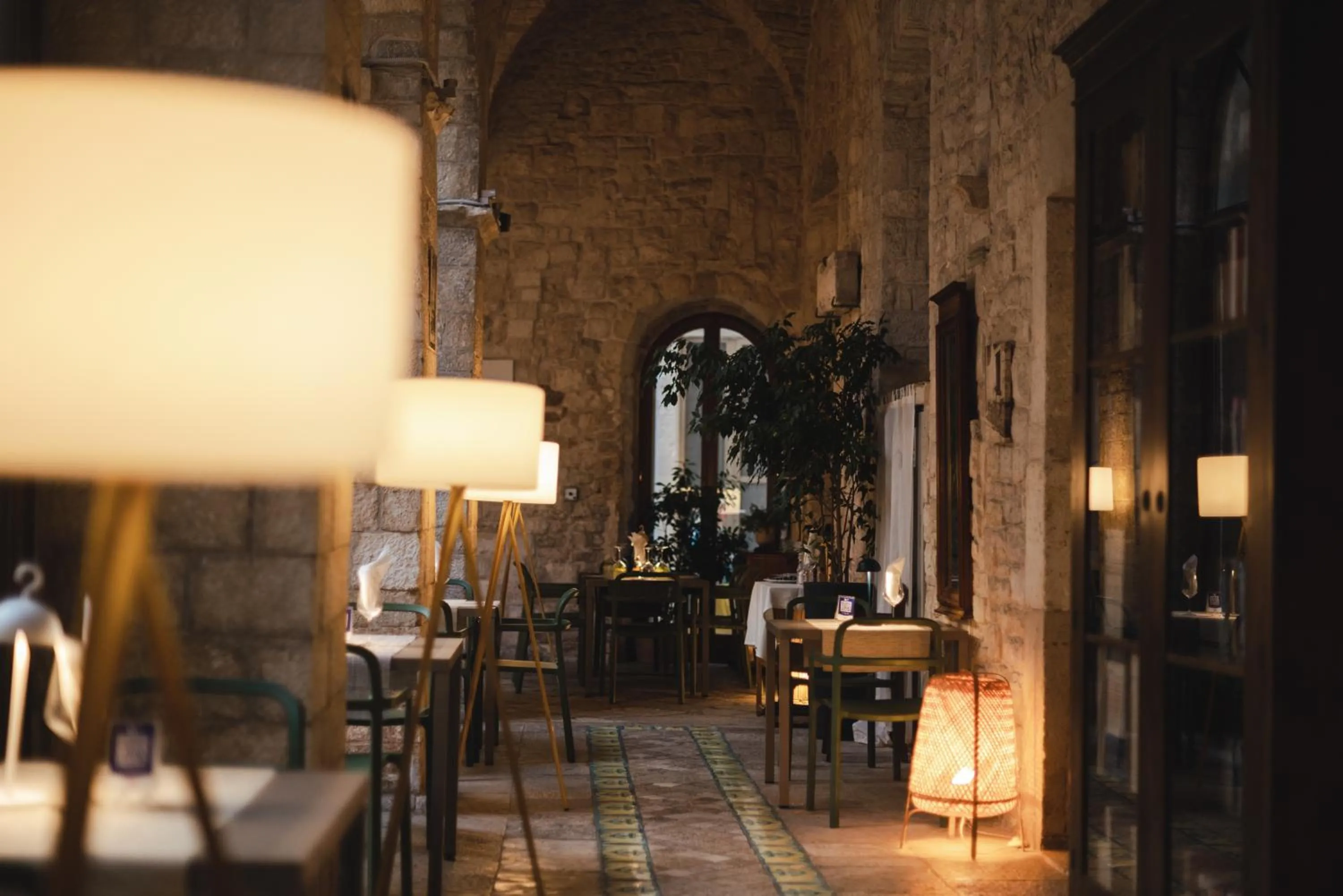 Restaurant/places to eat in S. Martin Hotel