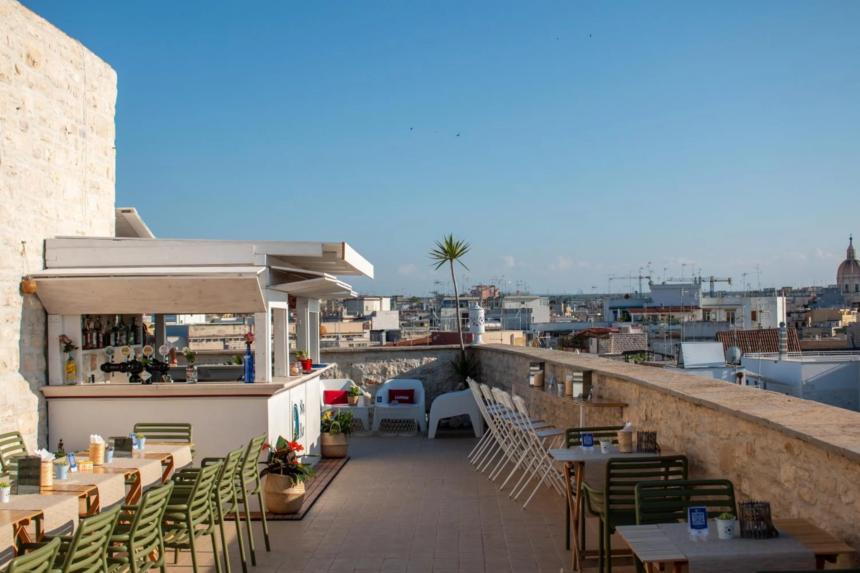 Restaurant/places to eat in S. Martin Hotel