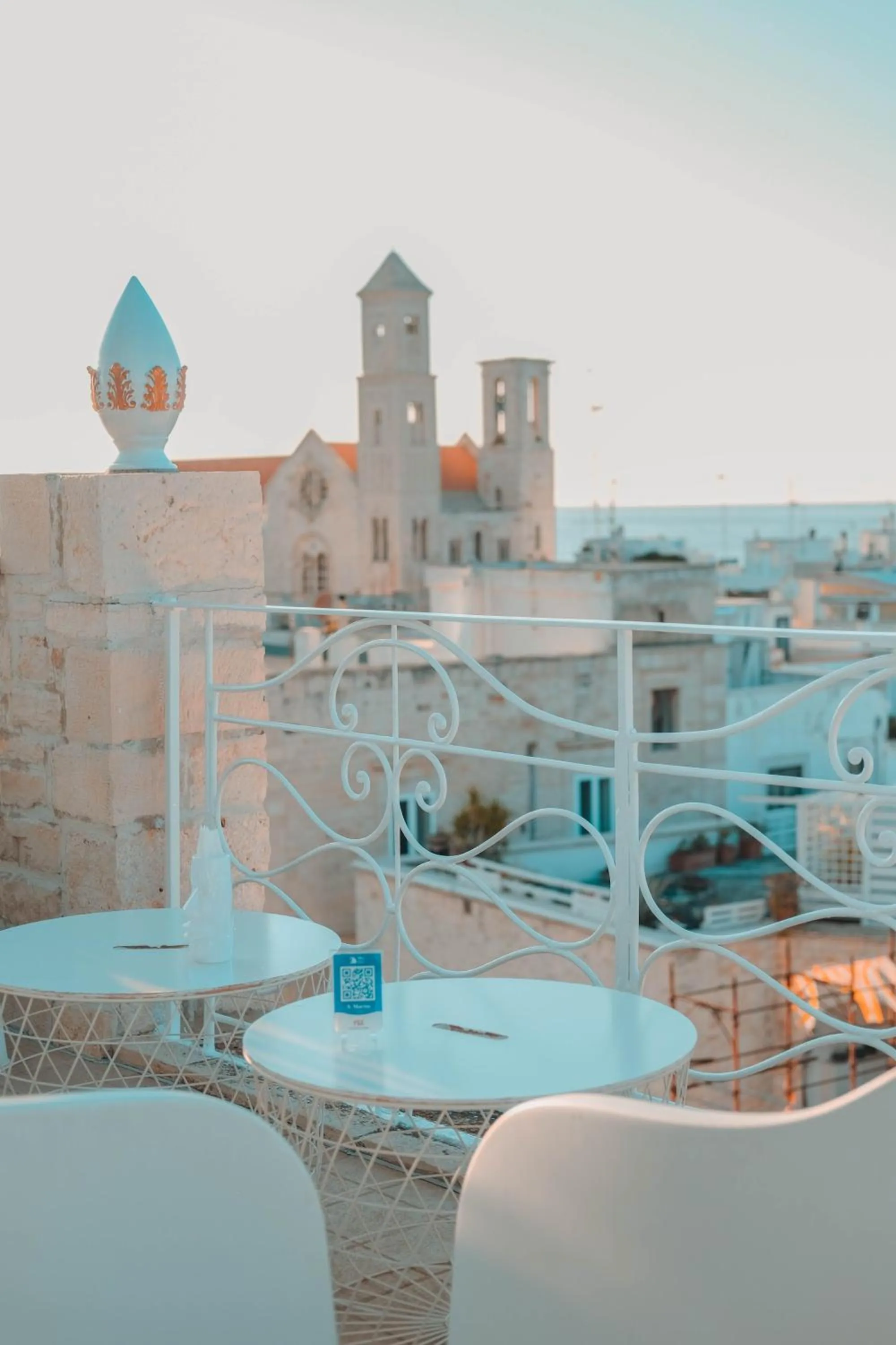 Restaurant/places to eat in S. Martin Hotel