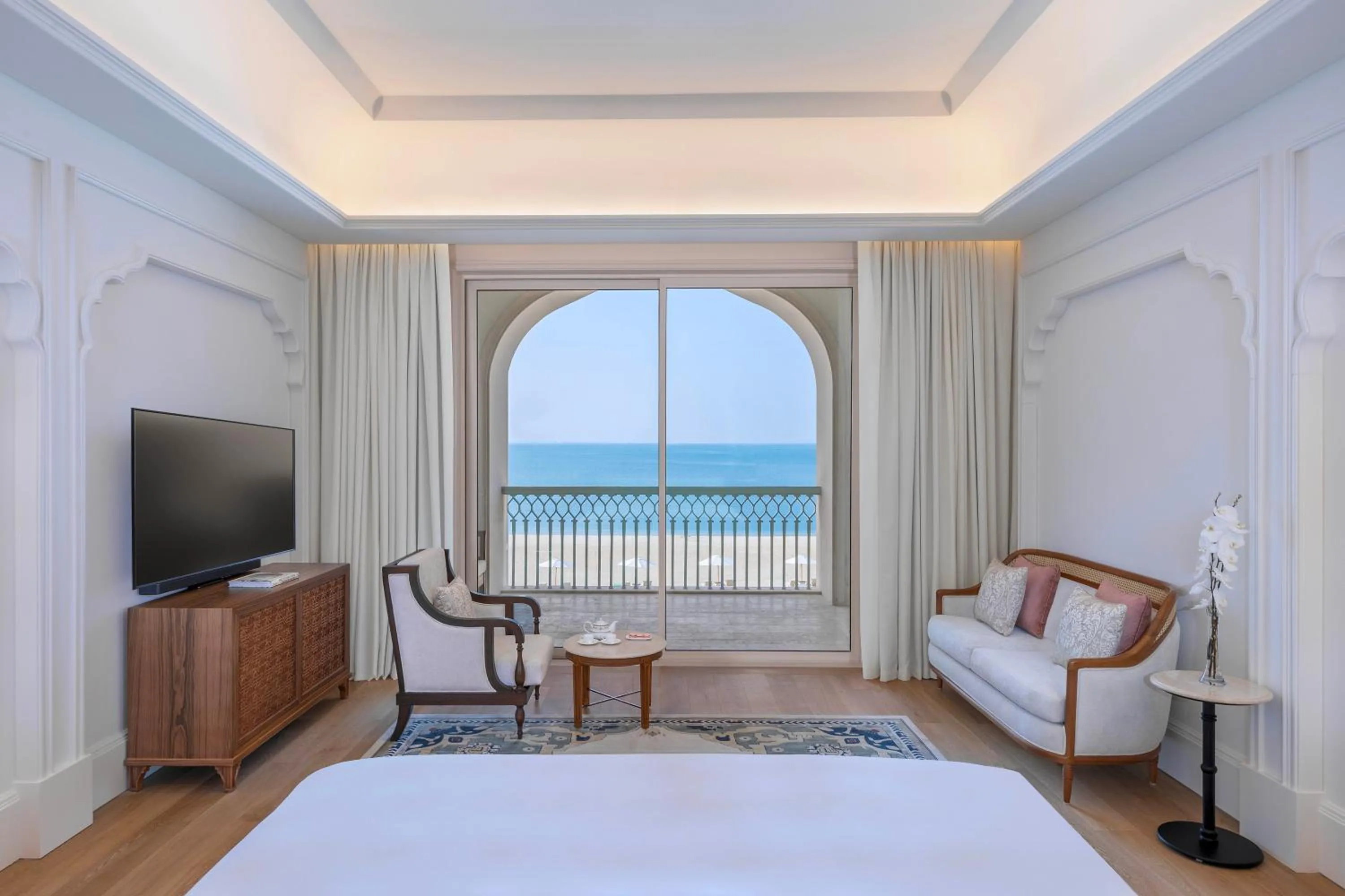 Bed in The Chedi Katara Hotel & Resort