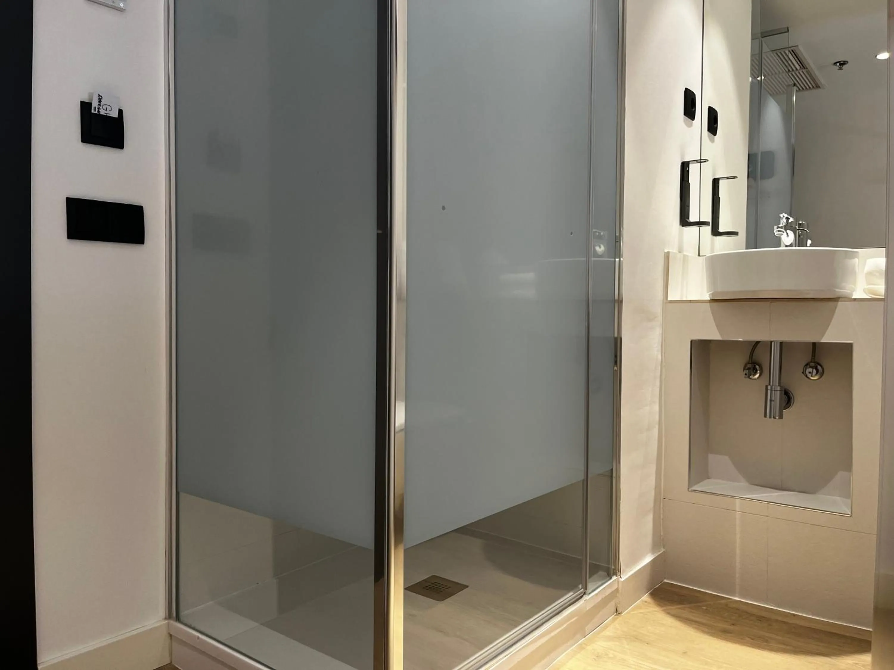 Shower in easyHotel Madrid Centro Atocha