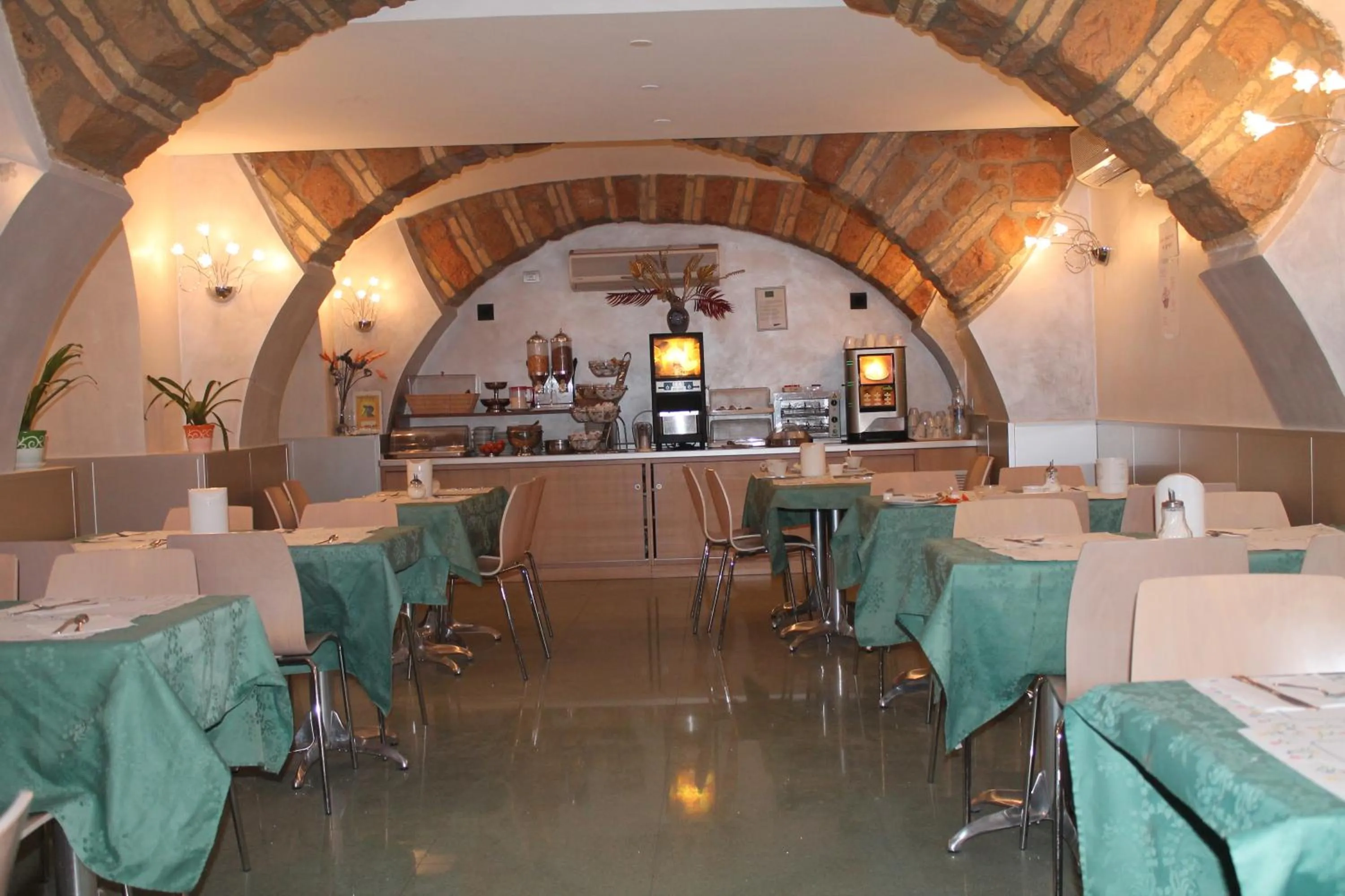 Restaurant/places to eat in Hotel Dei Mille