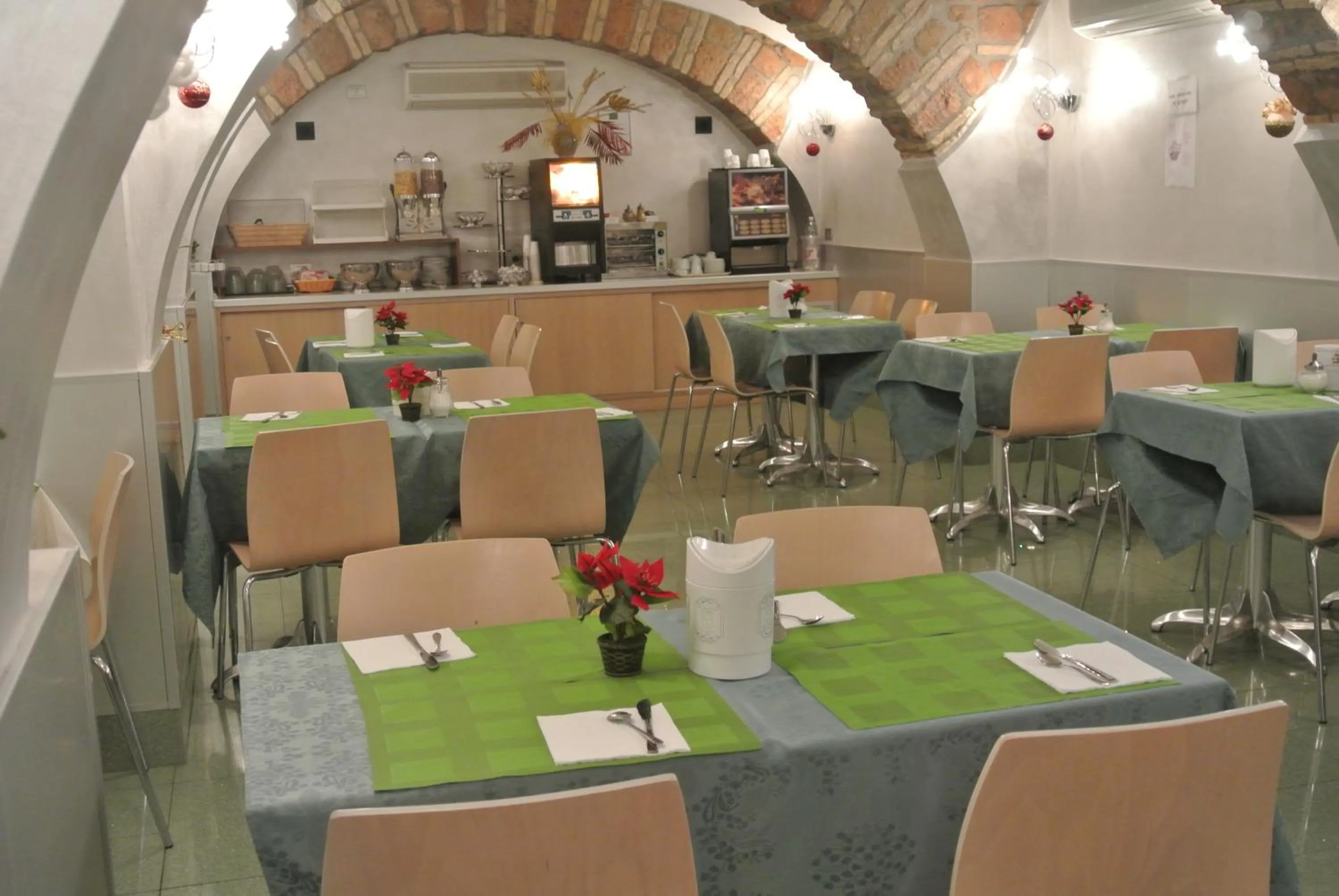 Restaurant/places to eat in Hotel Dei Mille