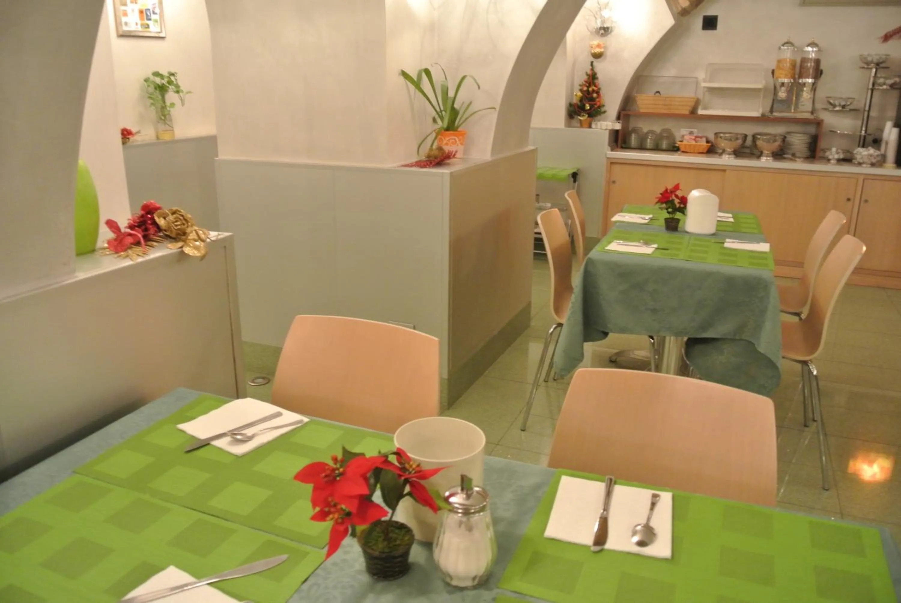 Restaurant/places to eat in Hotel Dei Mille