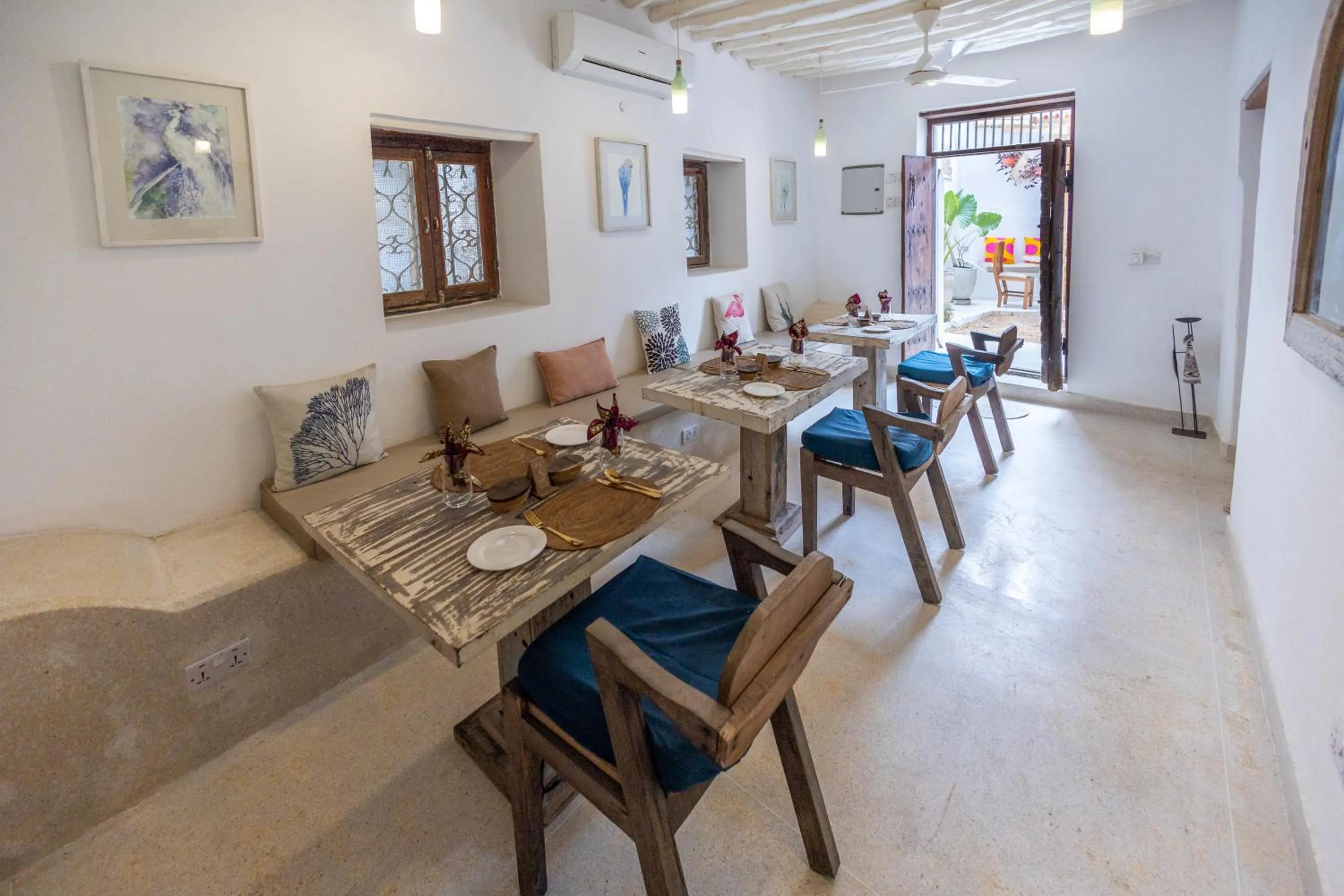 Restaurant/places to eat in Sharazad Wonders Boutique