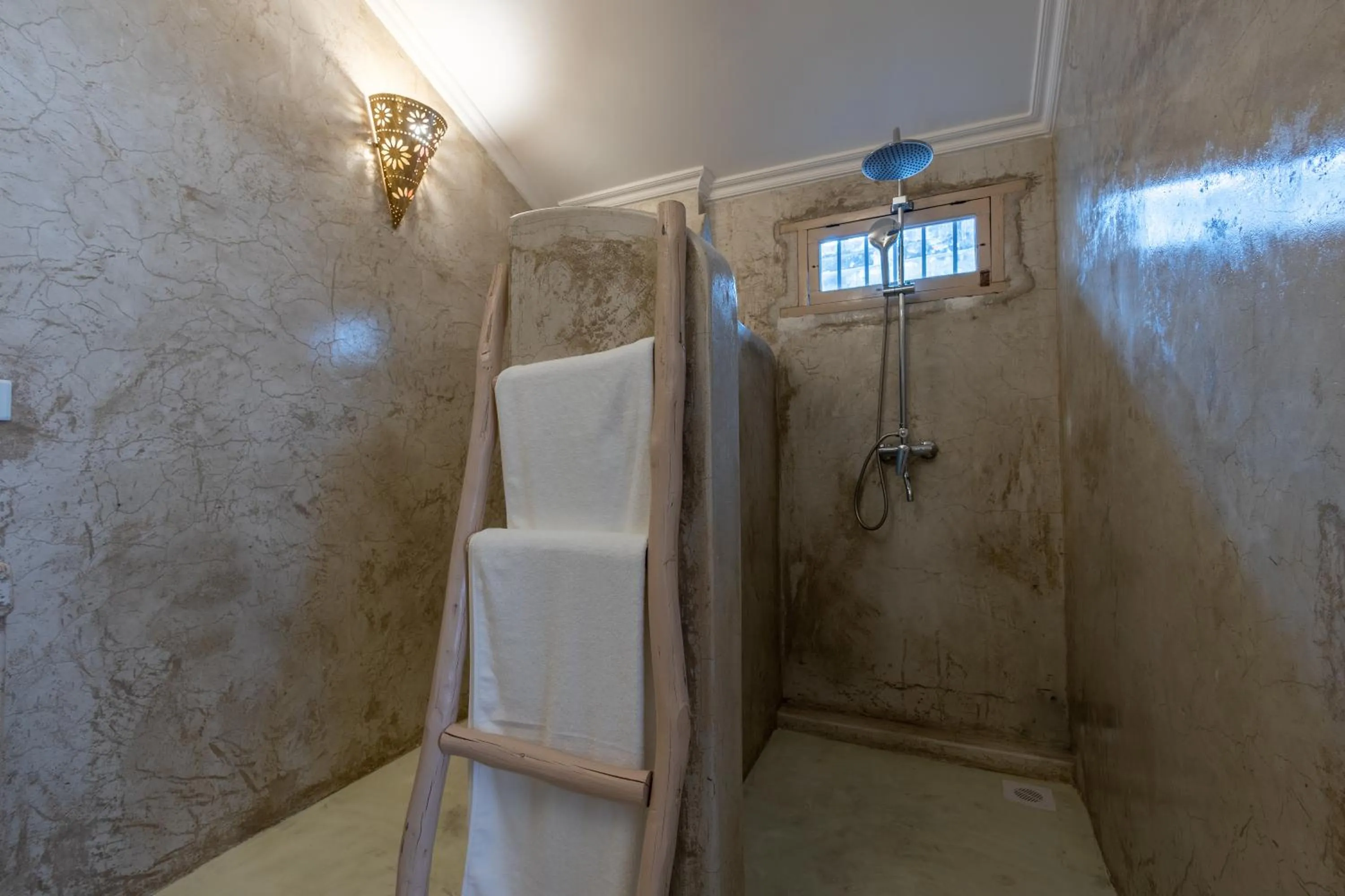 Shower in Sharazad Wonders Boutique