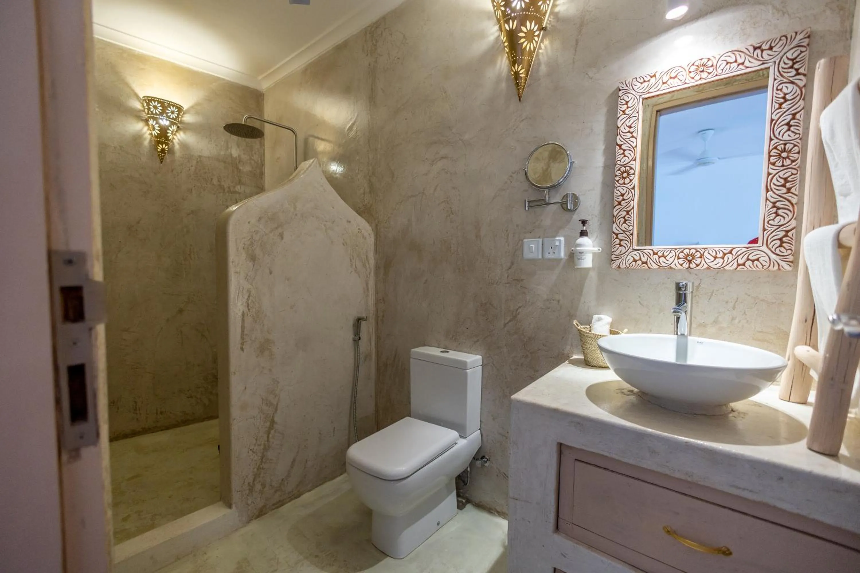 Shower in Sharazad Wonders Boutique