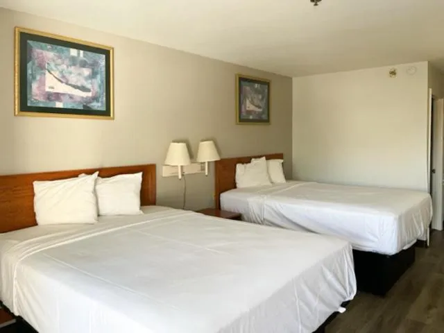 Bedroom, Bed in Rodeway Inn