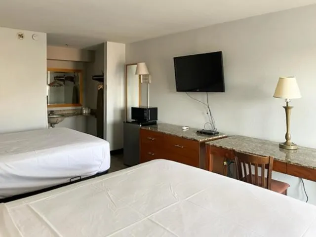 Bedroom, Bed in Rodeway Inn