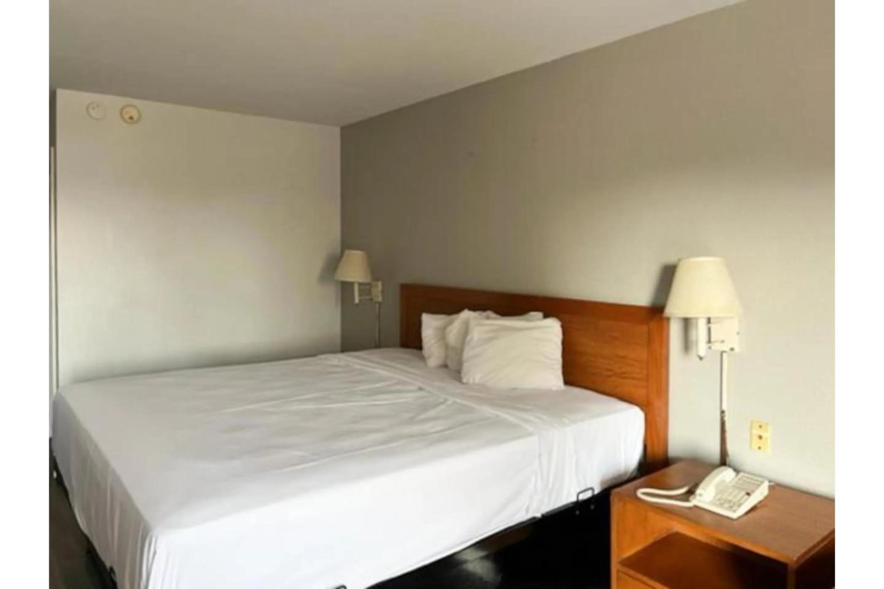 Bedroom, Bed in Motel 6 Laurel, MS