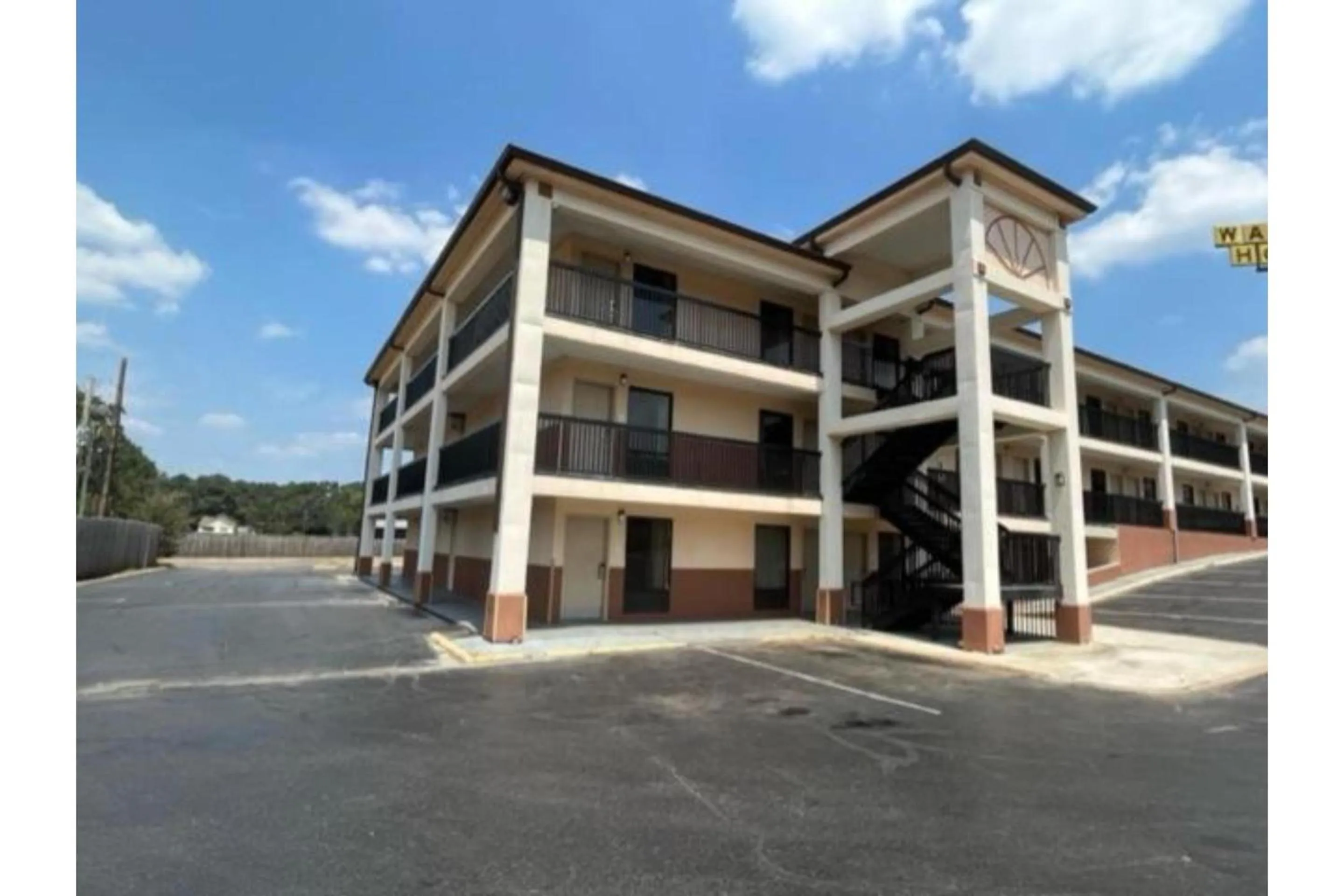 Property building in Motel 6 Laurel, MS