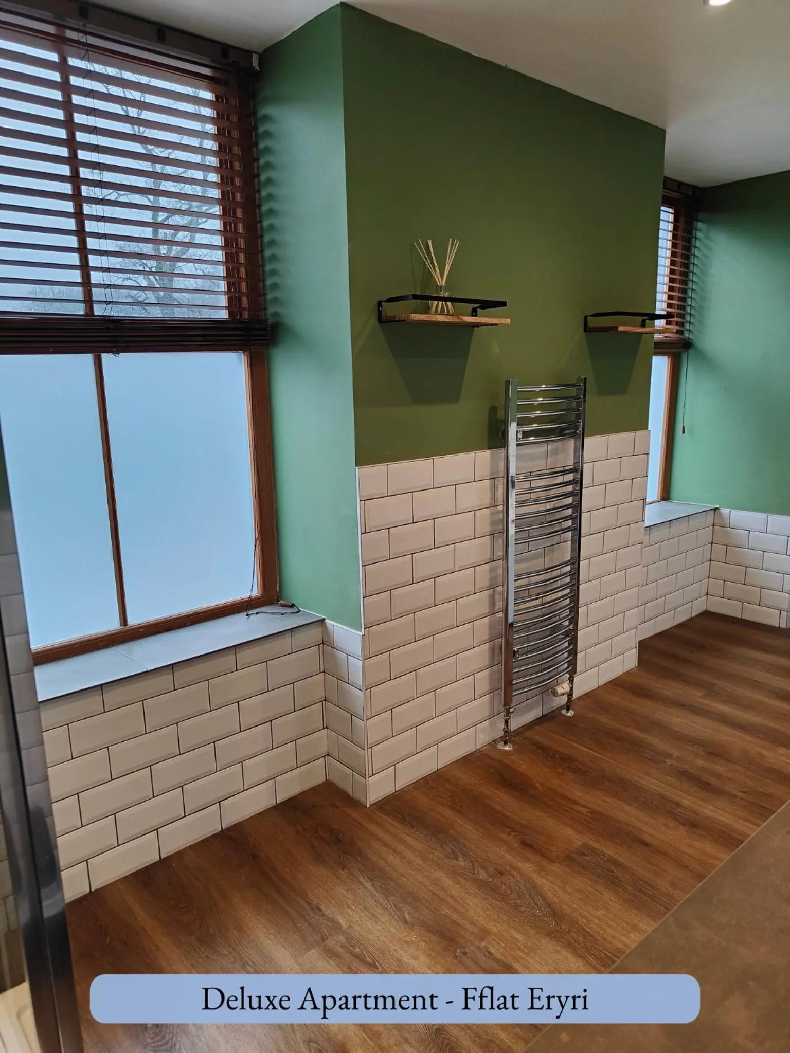 Bathroom in Llew Accommodation - The Townhouse