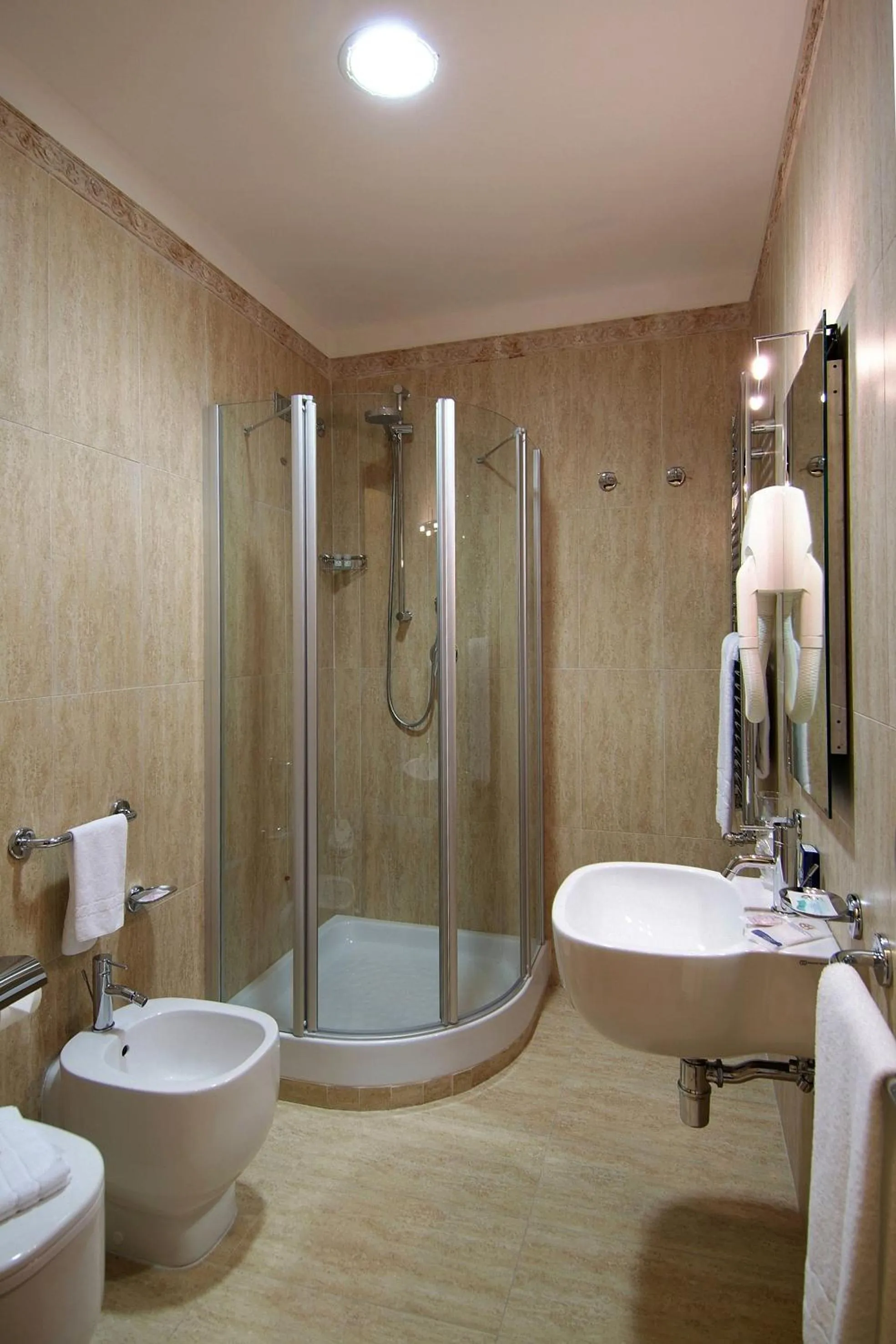 Shower in EH Rome Airport Euro House Hotels