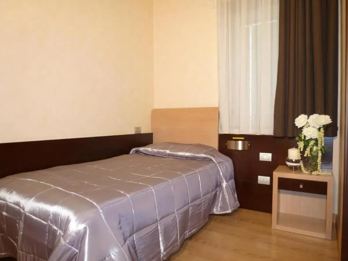 Bed in EH Rome Airport Euro House Hotels Bed in EH Rome Airport Euro House Hotels