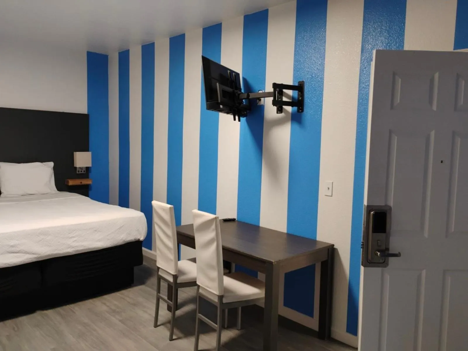 Bedroom in Cattlemen's Inn