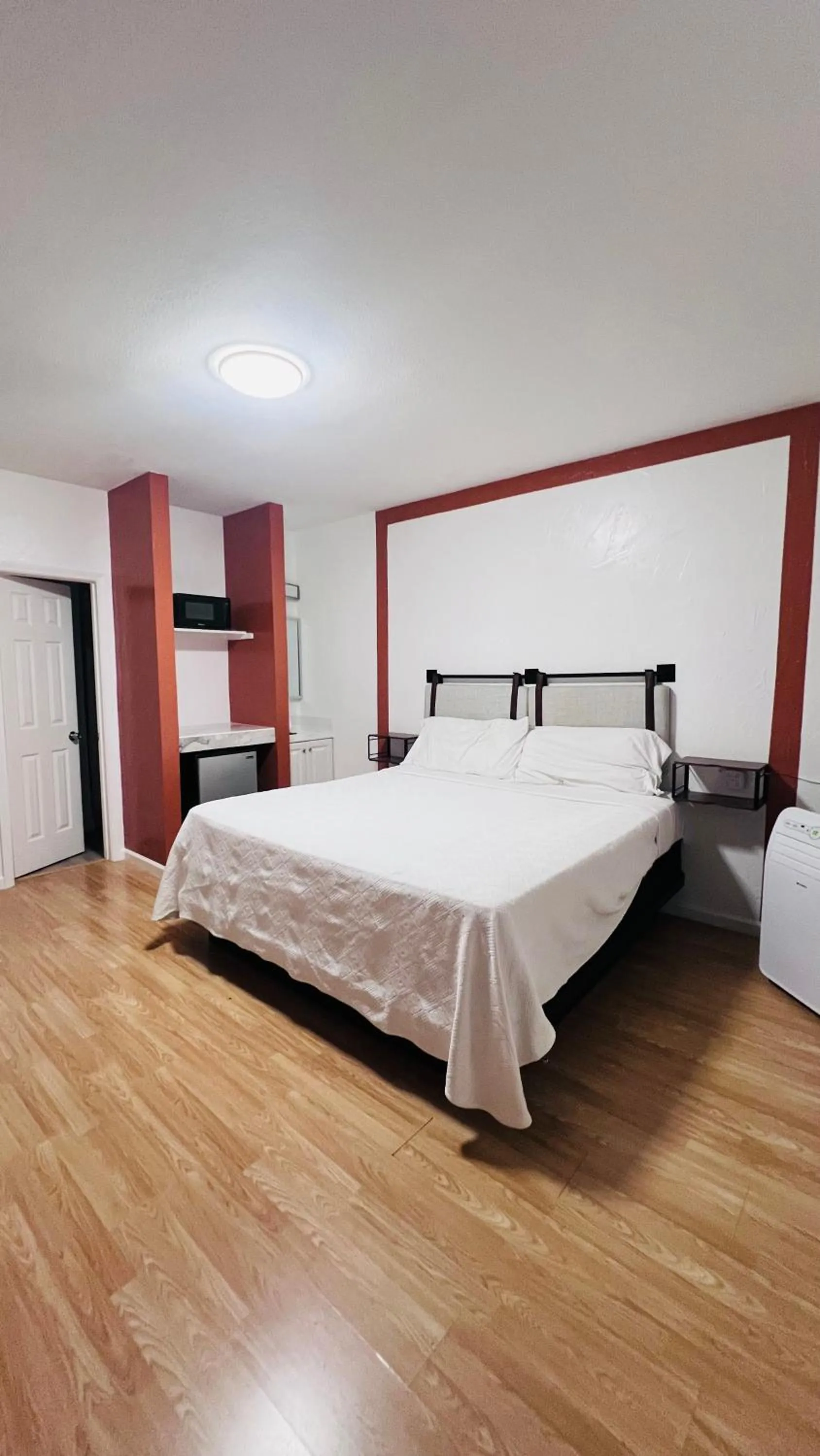 Bedroom in Cattlemen's Inn