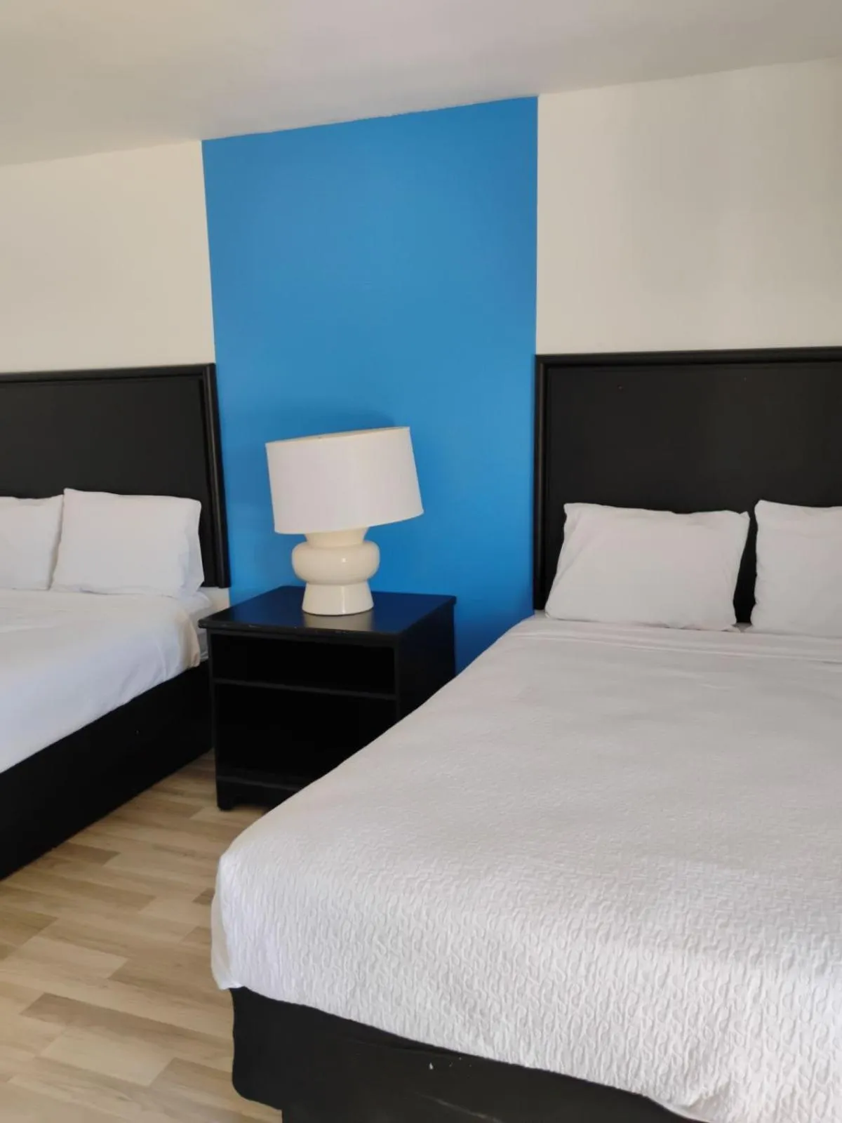 Bedroom in Cattlemen's Inn