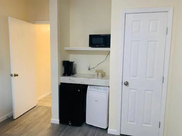 Kitchen or kitchenette in Cattlemen's Inn