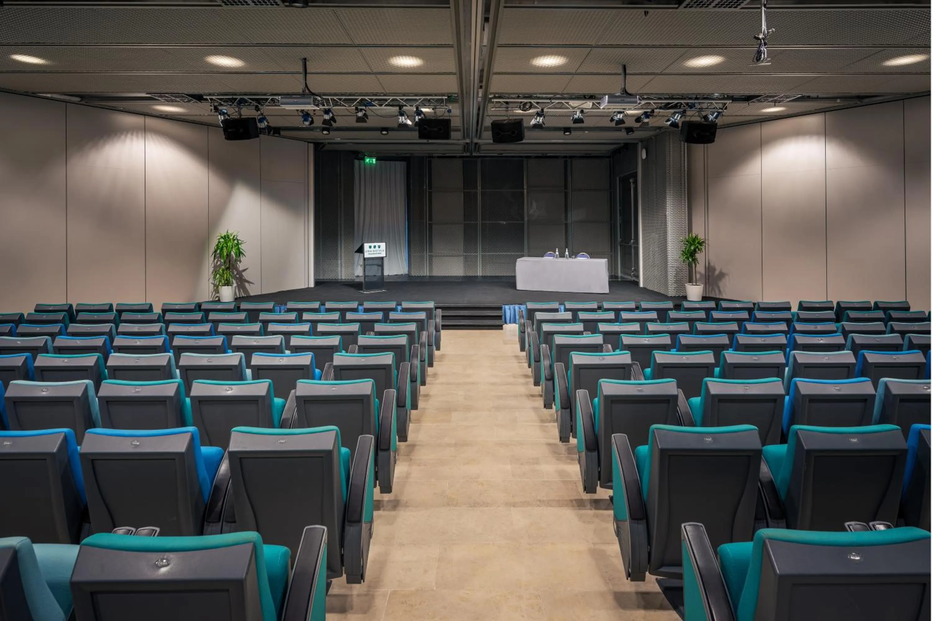 Business facilities in UNA Hotels Naxos Beach Sicilia