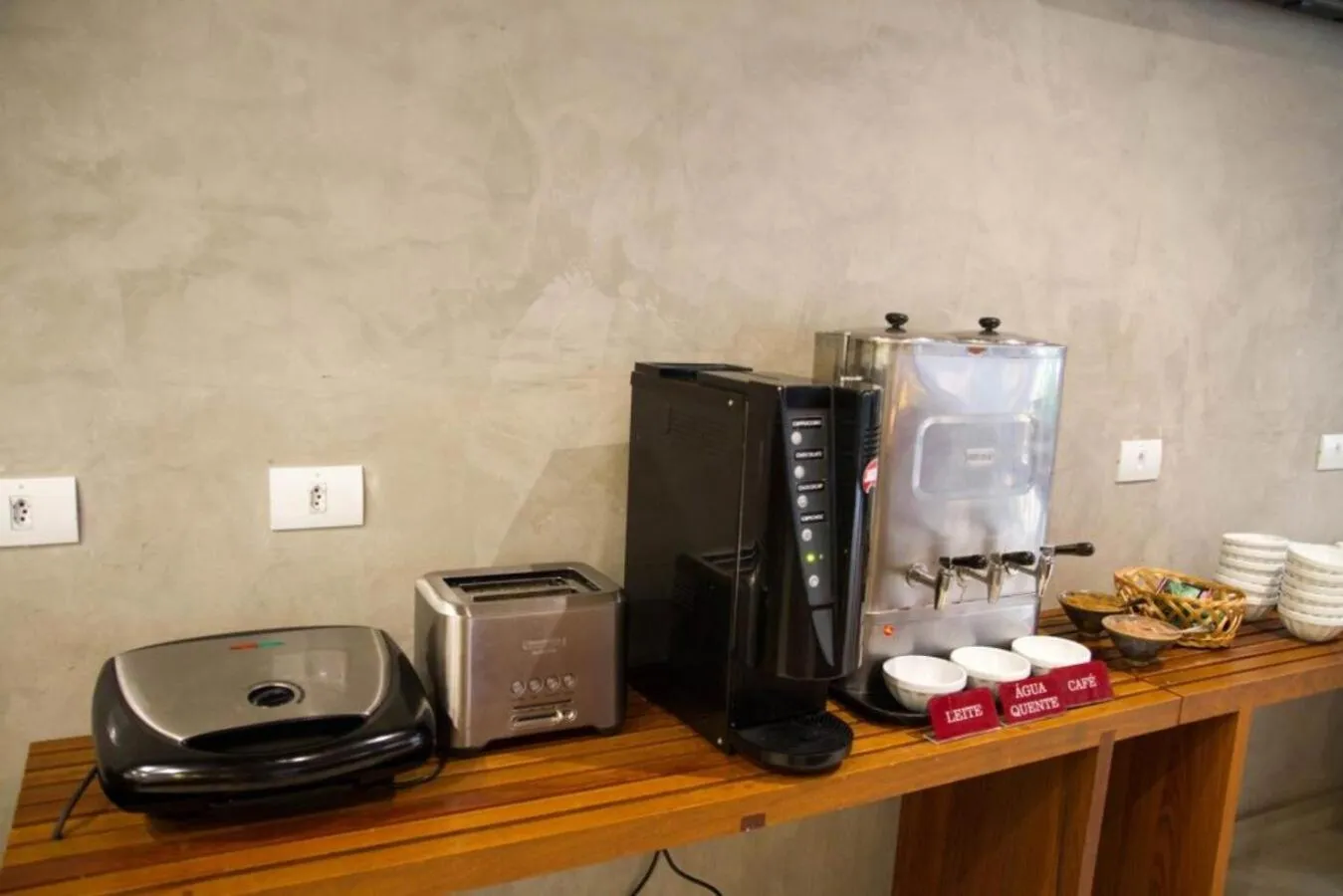 Coffee/tea facilities in Hotel Del Fiol