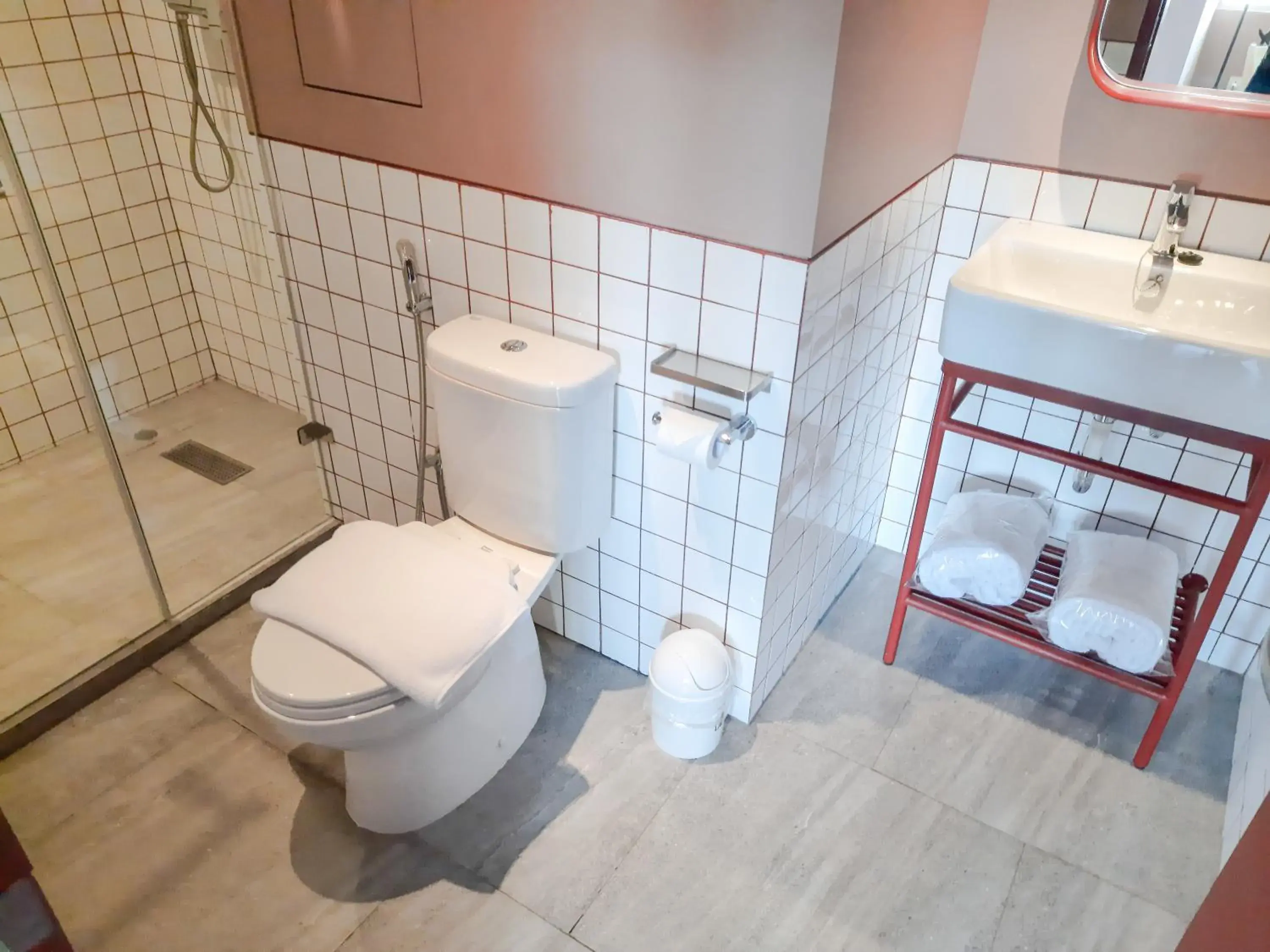 Bathroom in Kotta Hotel Semarang Bathroom in Kotta Hotel Semarang