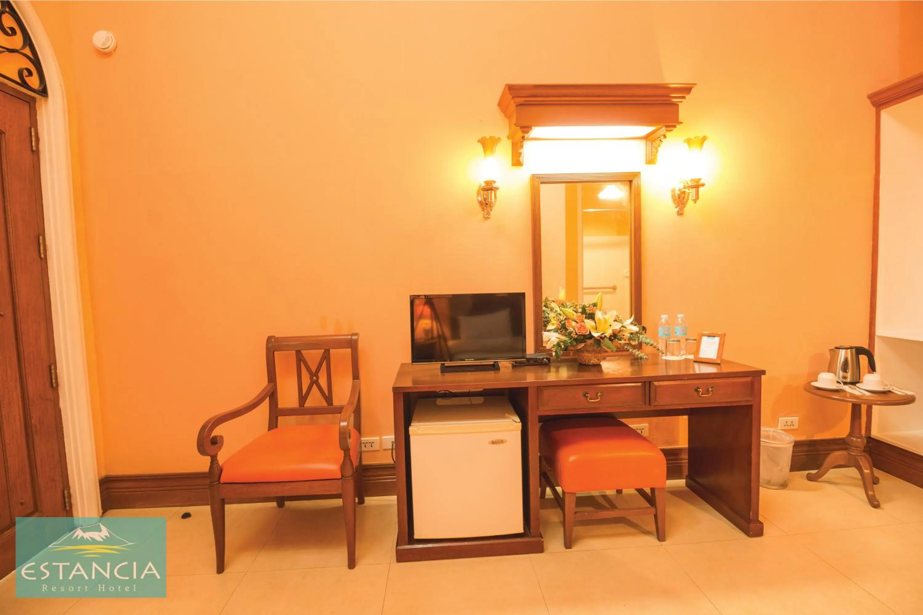 TV and multimedia in Estancia Resort Hotel