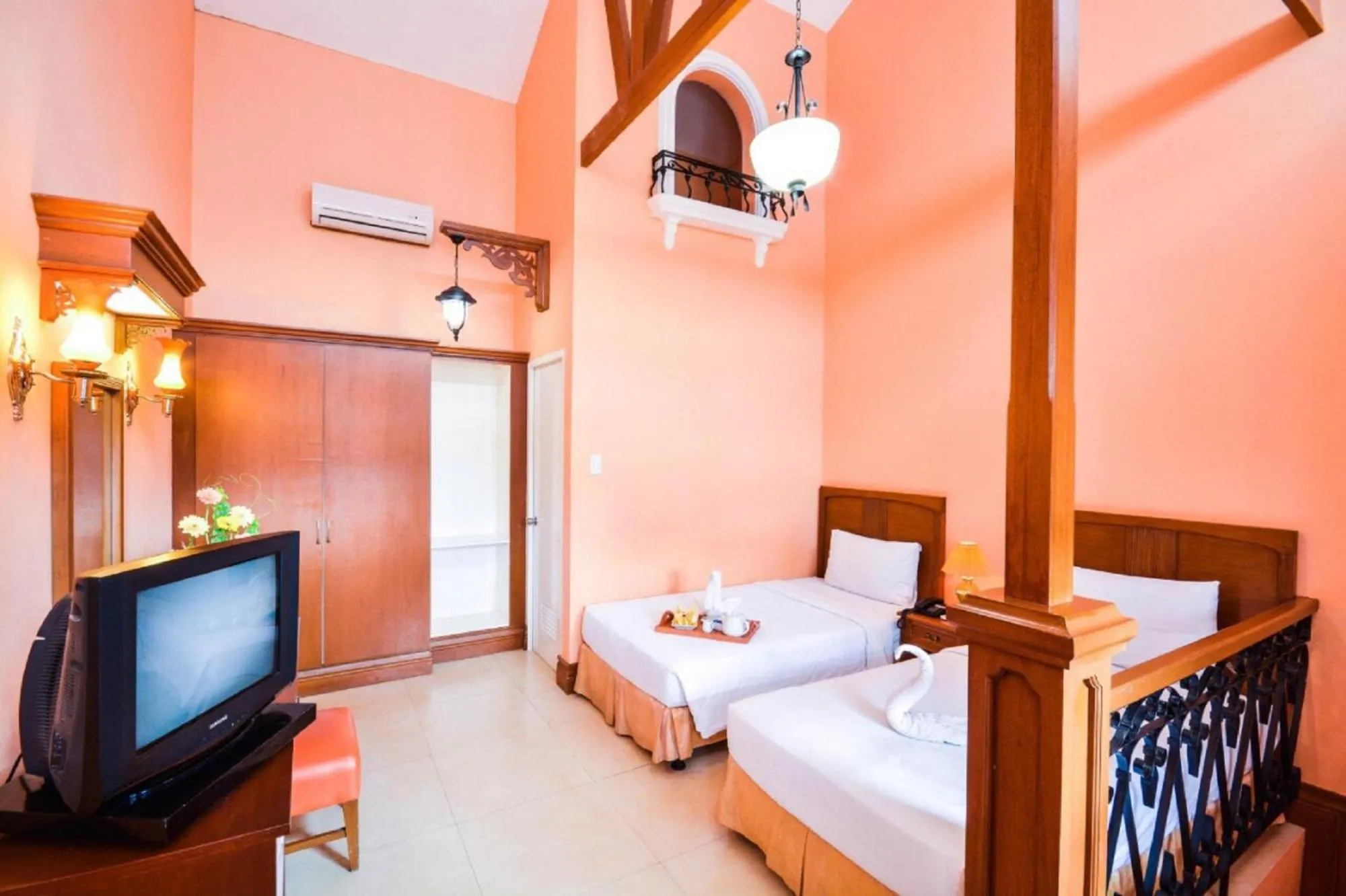 Bedroom, Bed in Estancia Resort Hotel