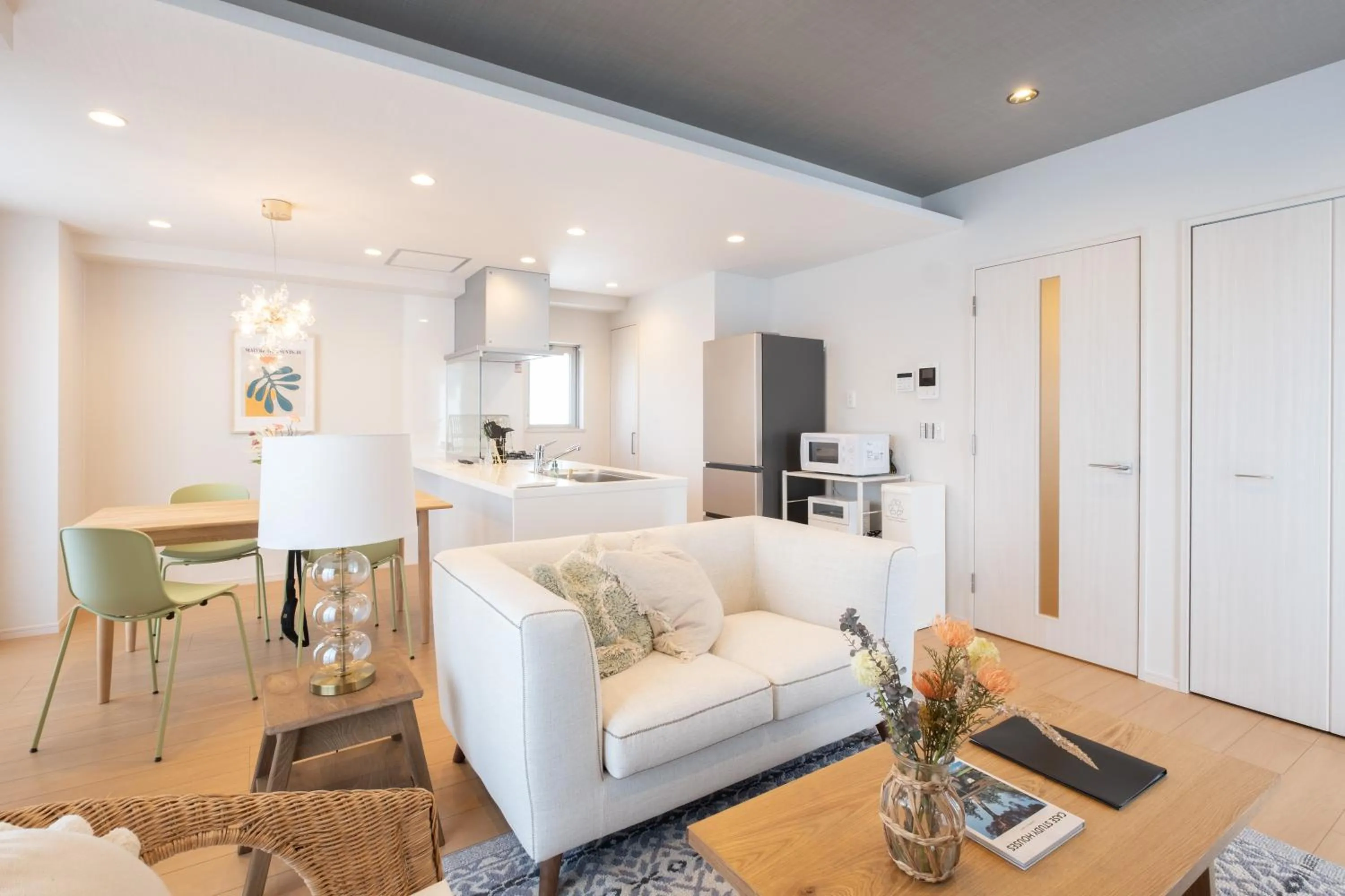 Living room in Ken's Place麻布East