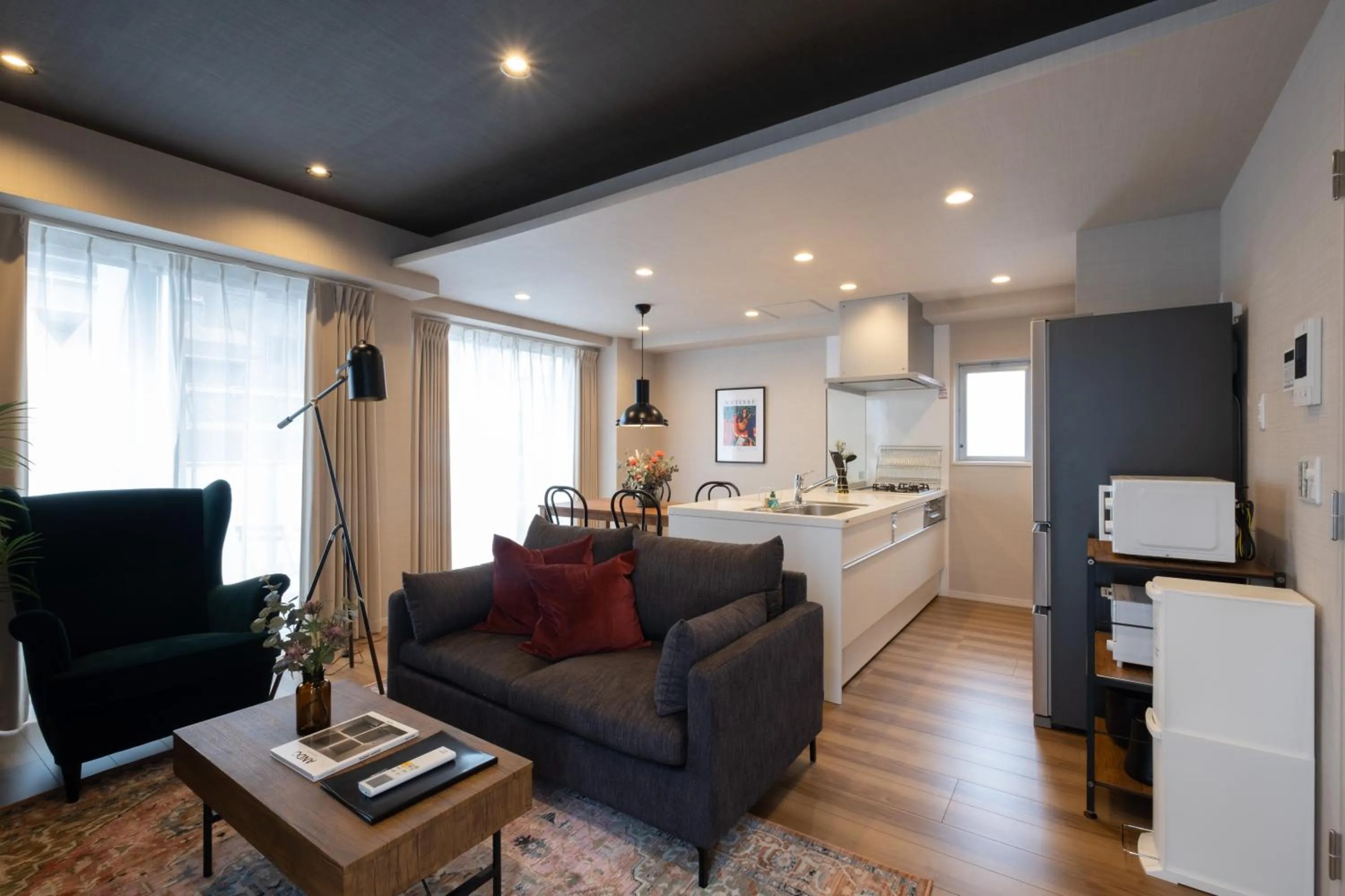 Living room in Ken's Place麻布East