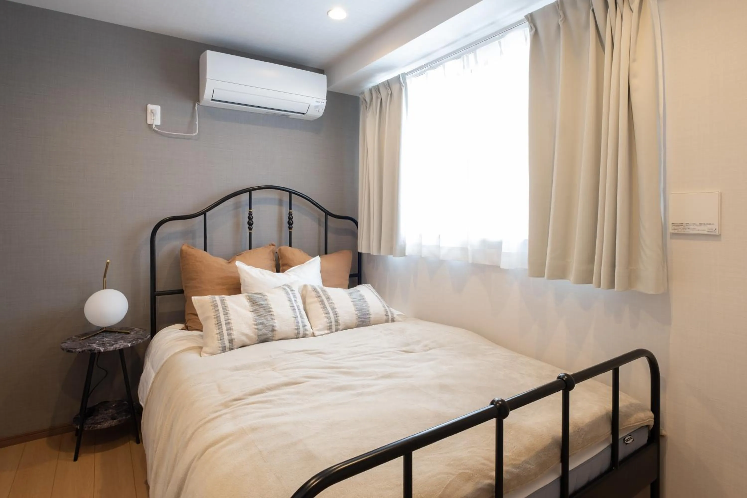 Bed in Ken's Place麻布East